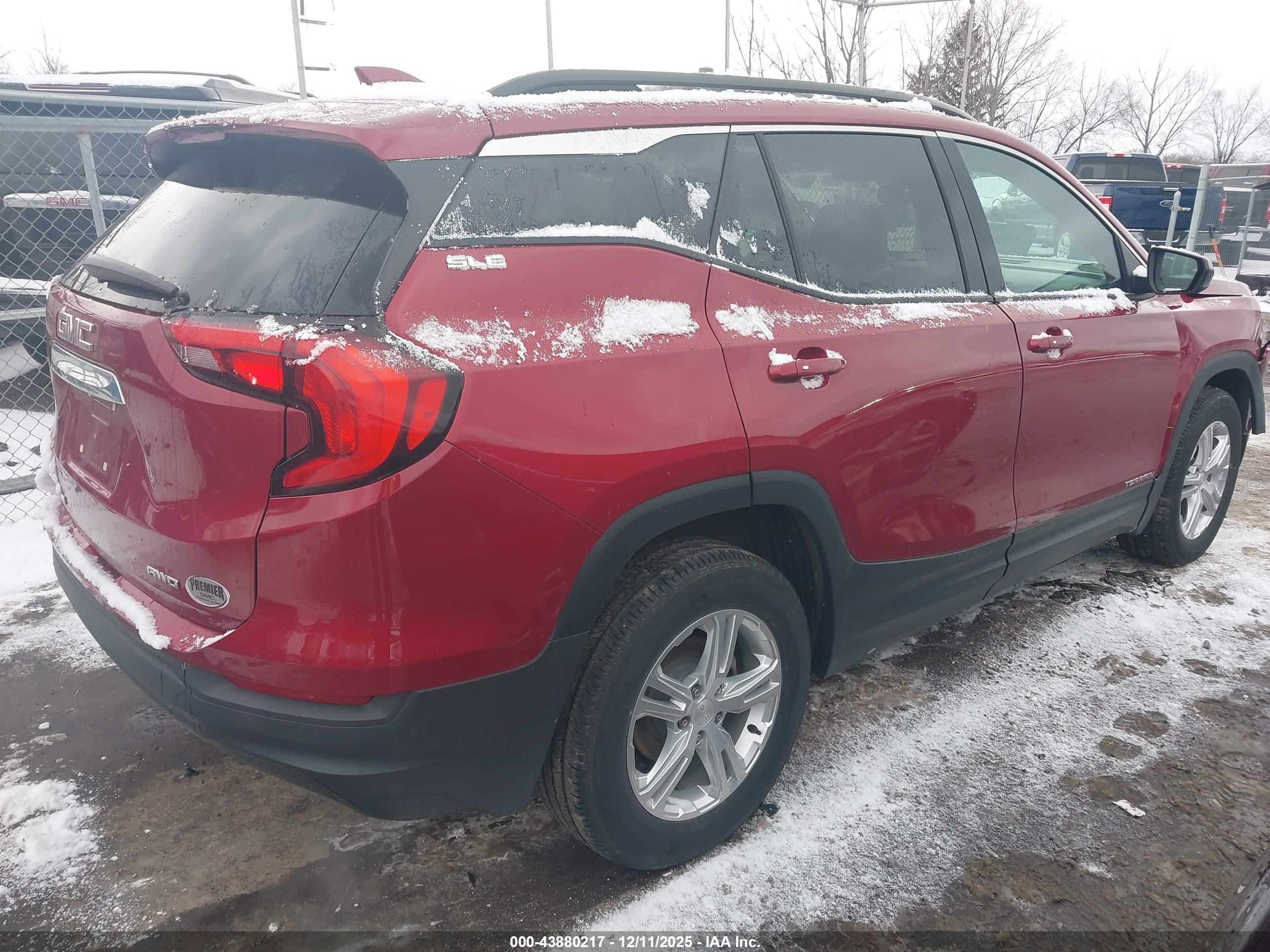 GMC TERRAIN image 4