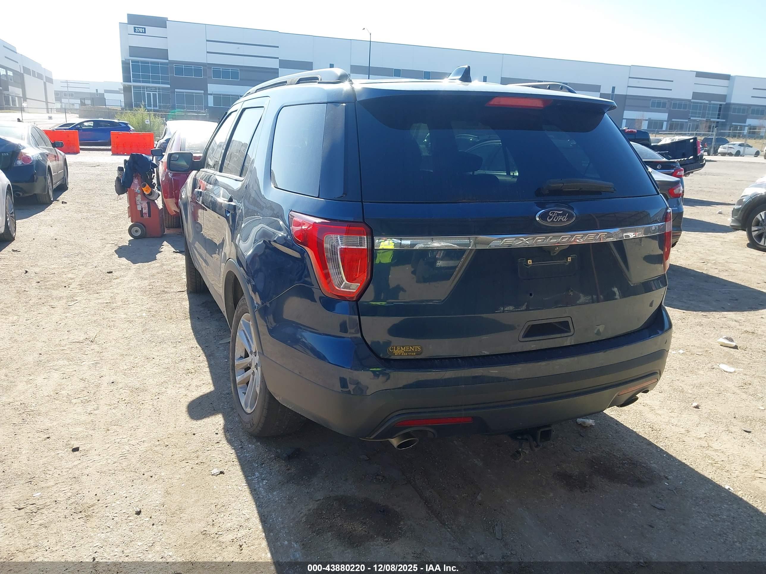 FORD EXPLORER image 3
