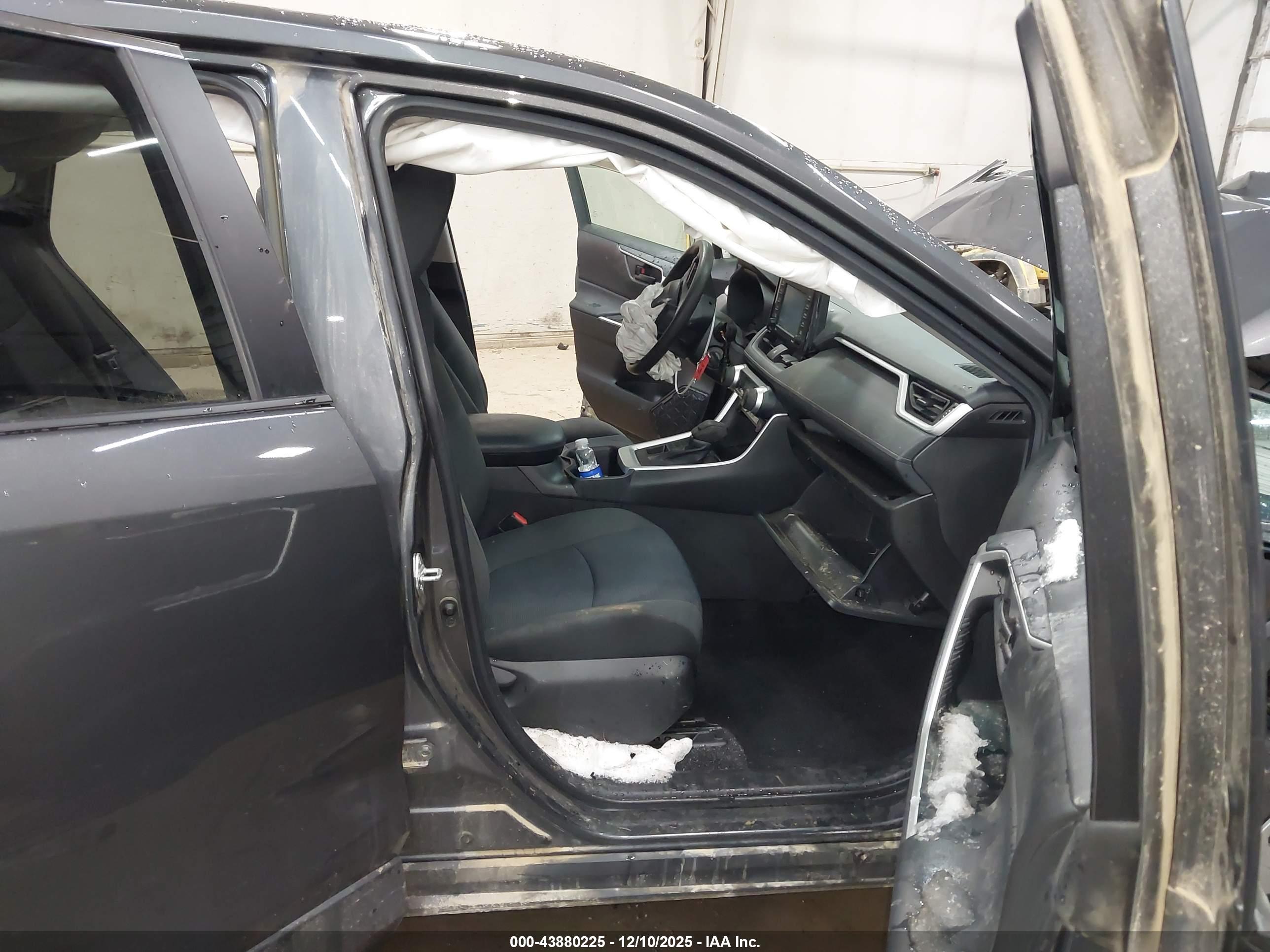 TOYOTA RAV4 image 5