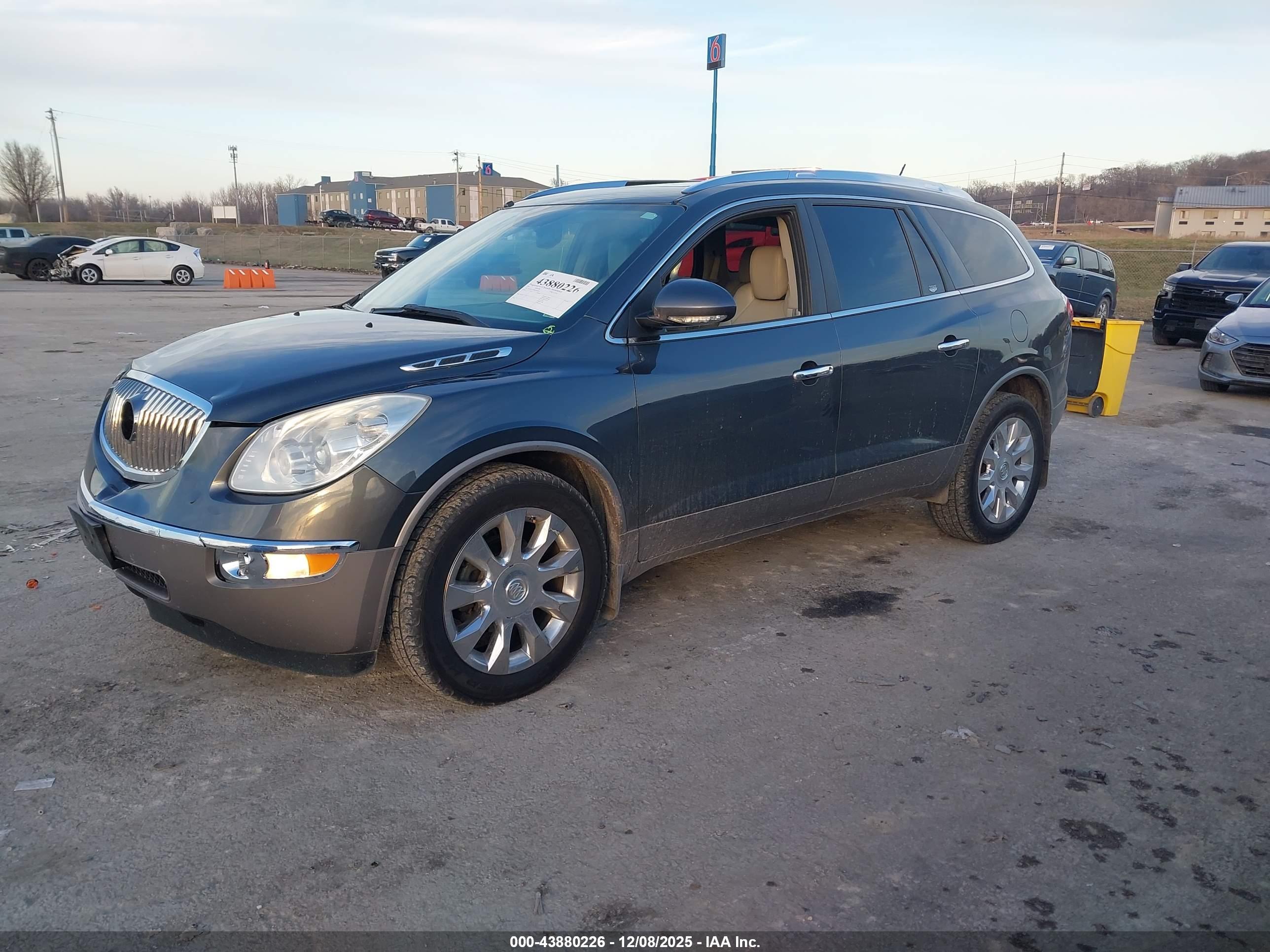 BUICK ENCLAVE image 2