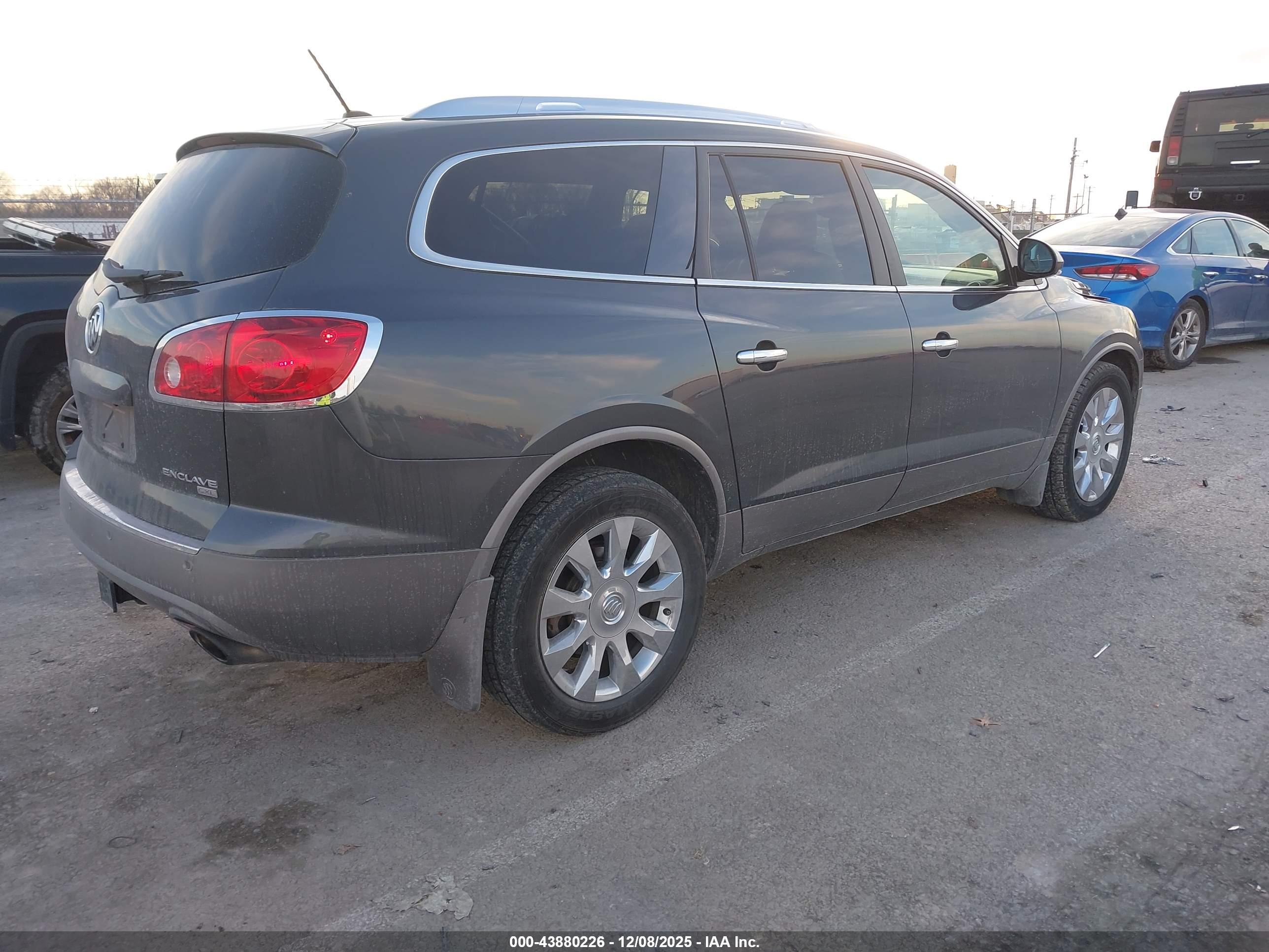 BUICK ENCLAVE image 4
