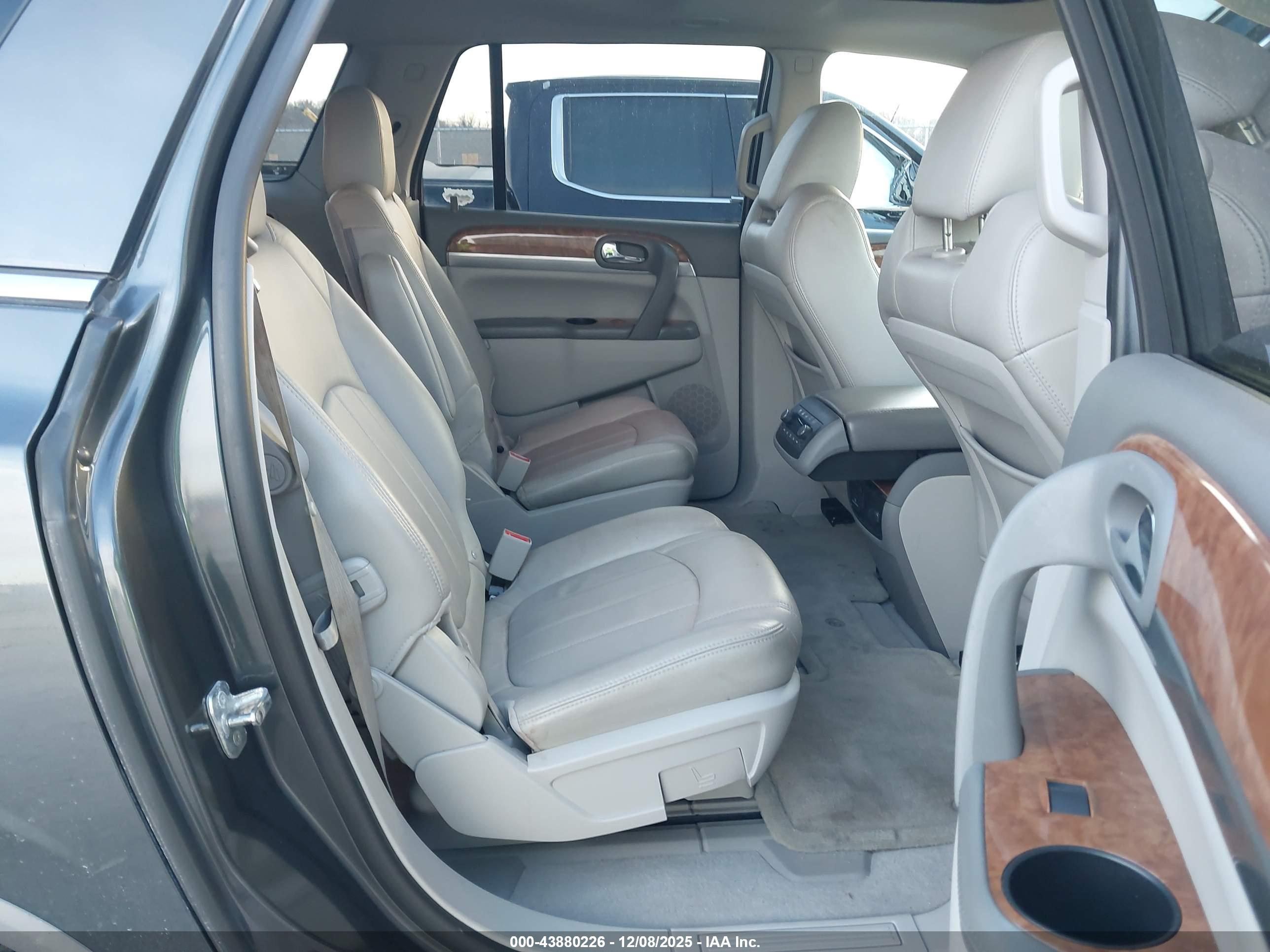 BUICK ENCLAVE image 8