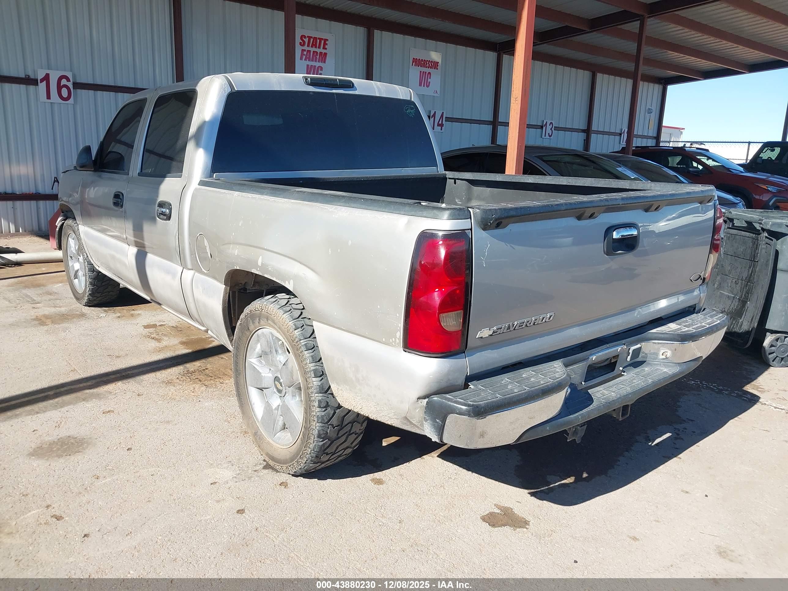 CHEVROLET SILVERADO image 3