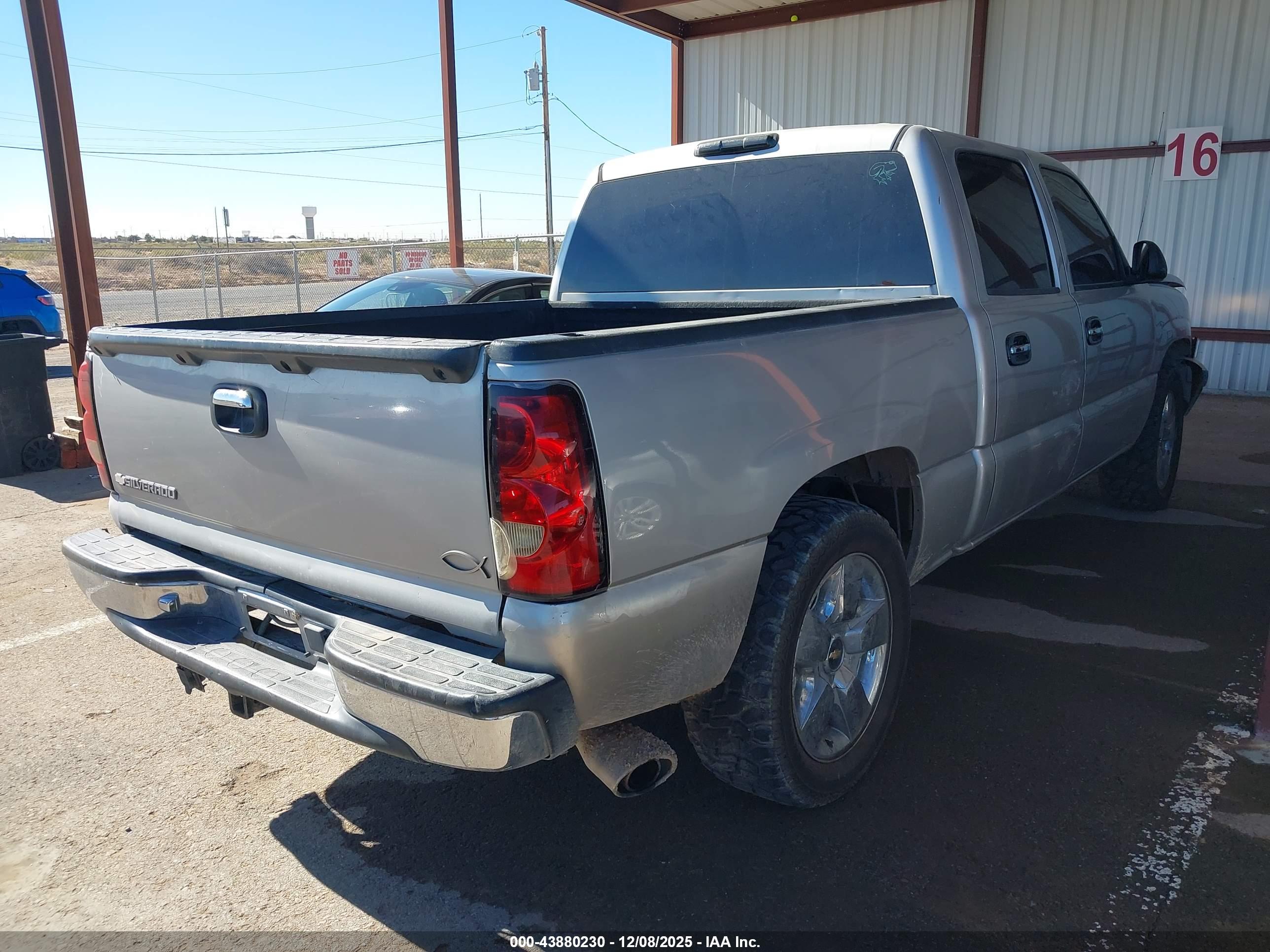 CHEVROLET SILVERADO image 4