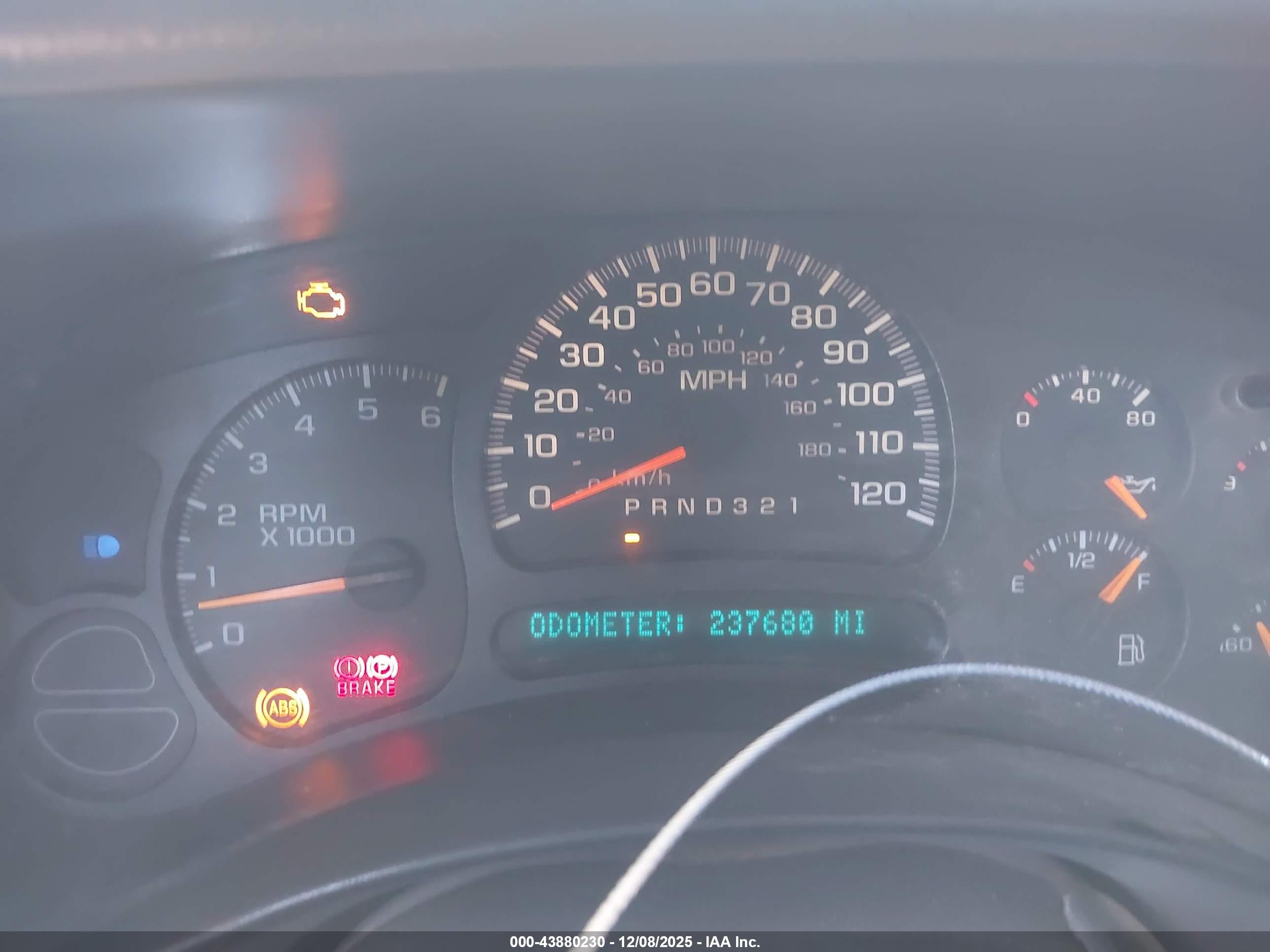 CHEVROLET SILVERADO image 7