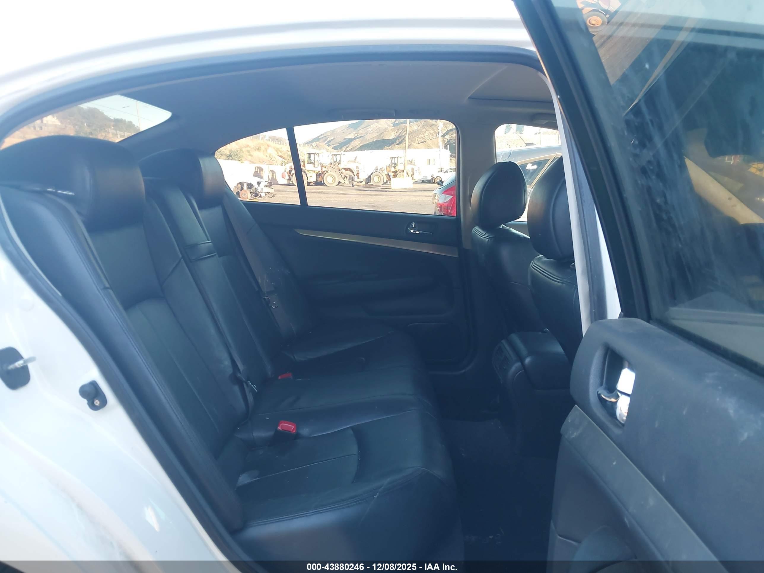 INFINITI G37 image 8