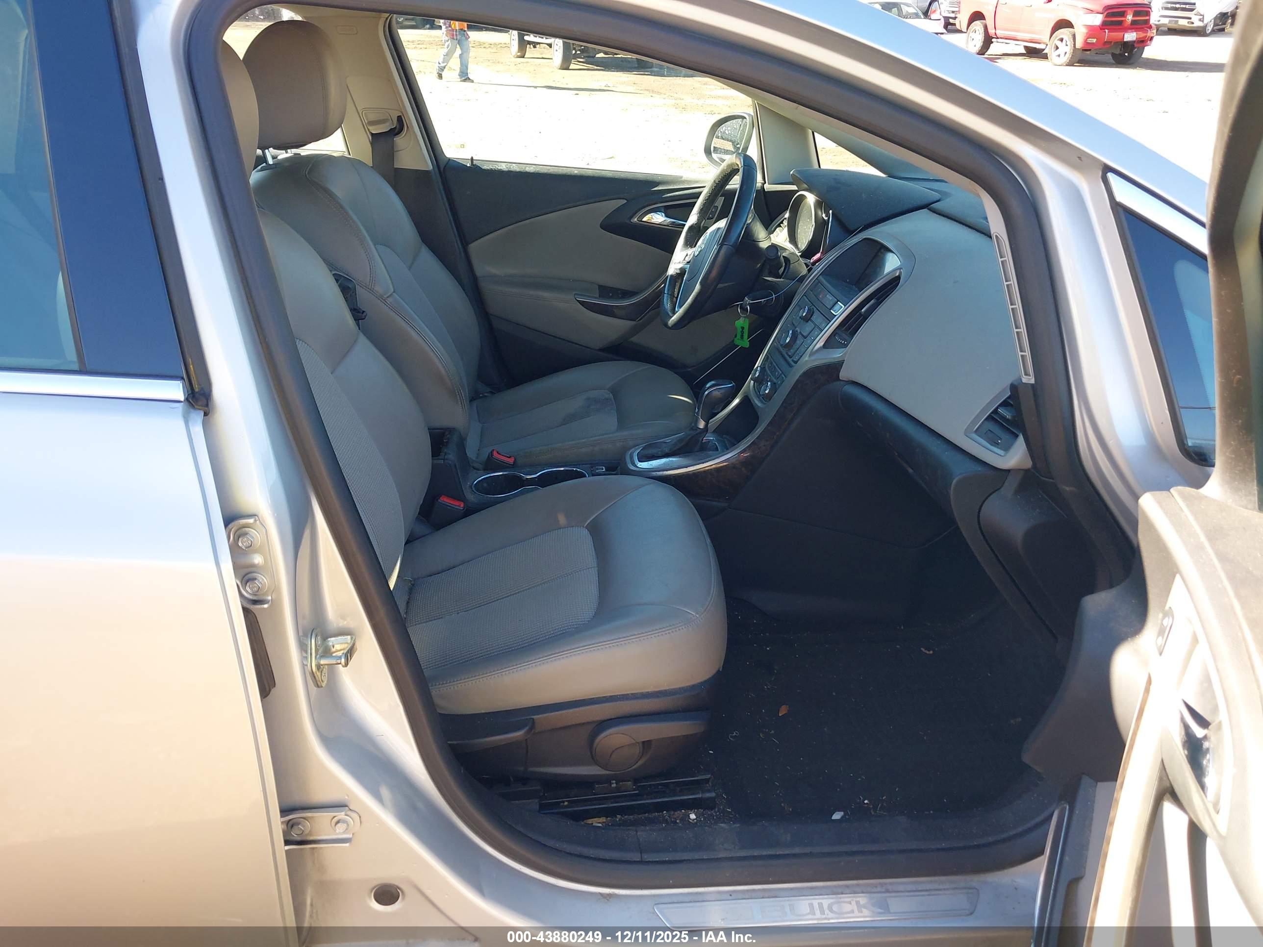 BUICK VERANO image 5