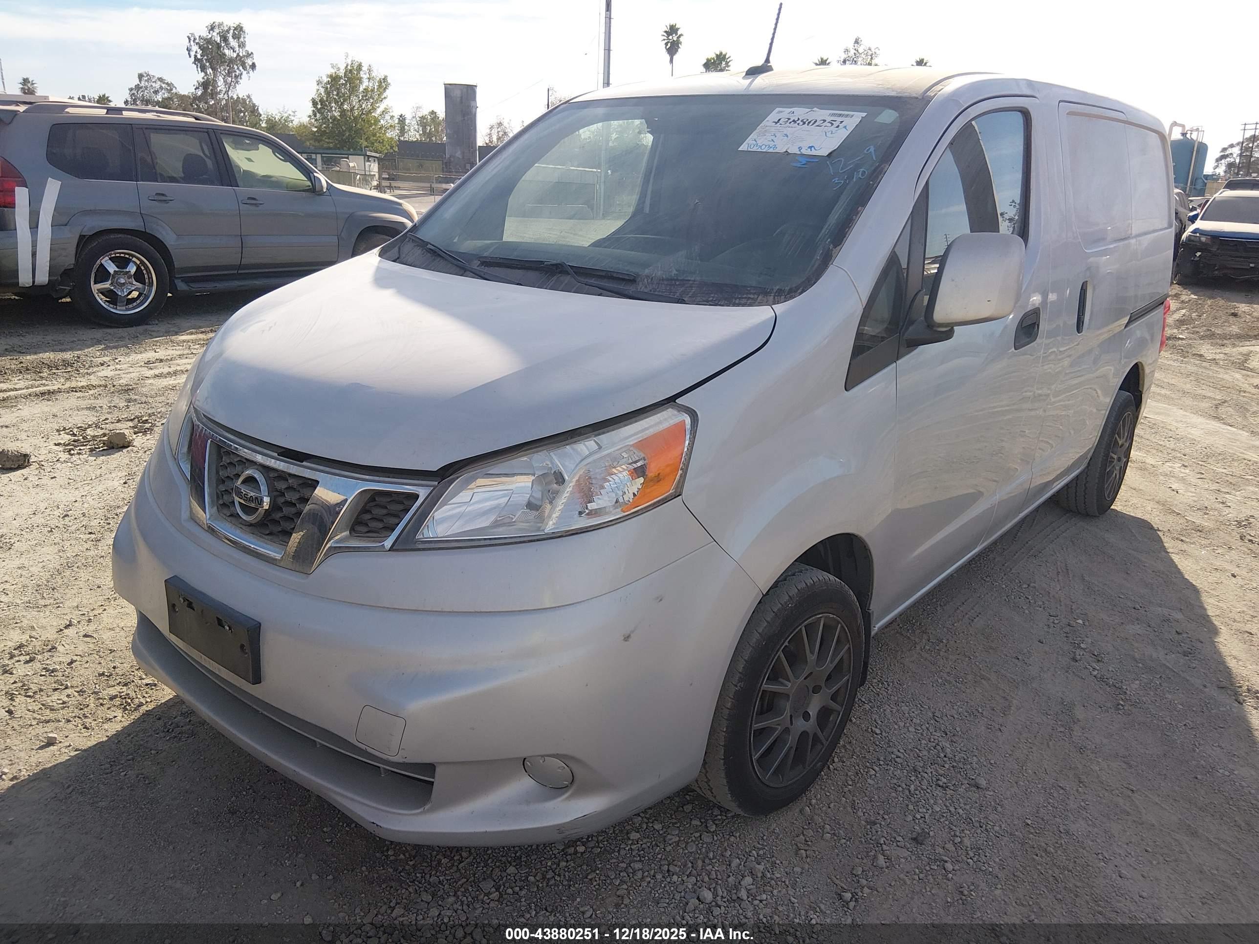 NISSAN NV200 image 2