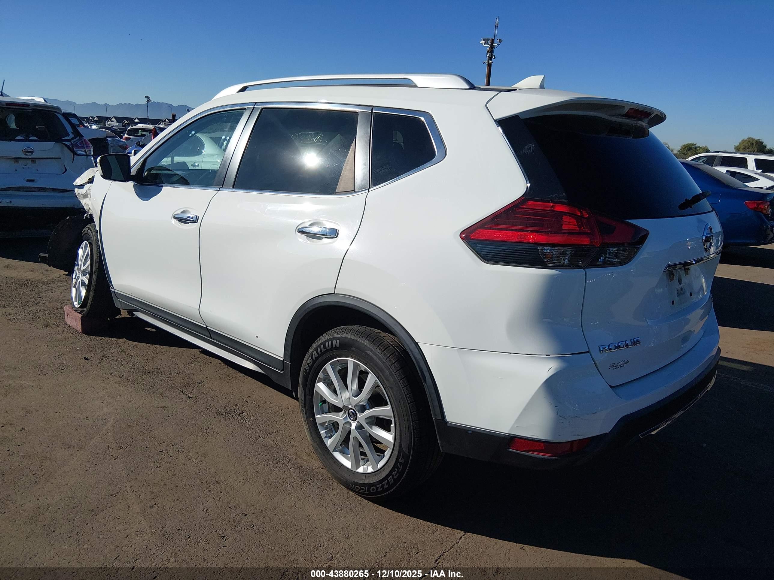NISSAN ROGUE image 3