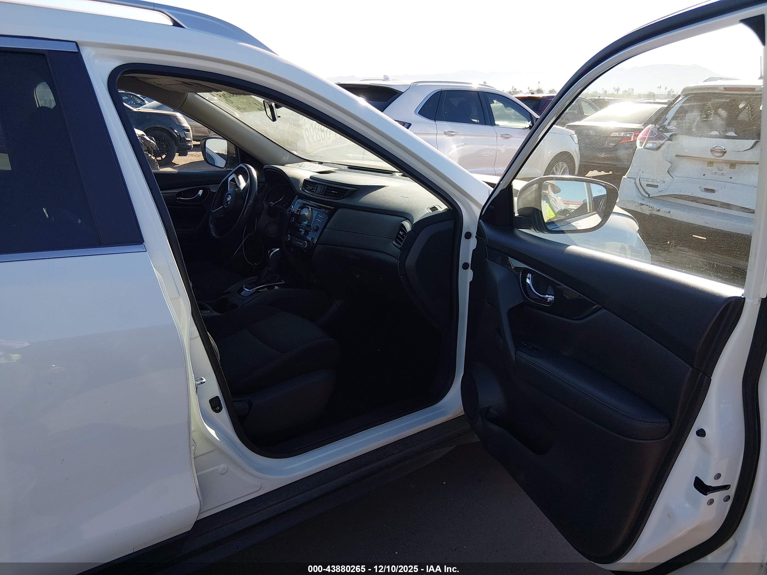 NISSAN ROGUE image 5