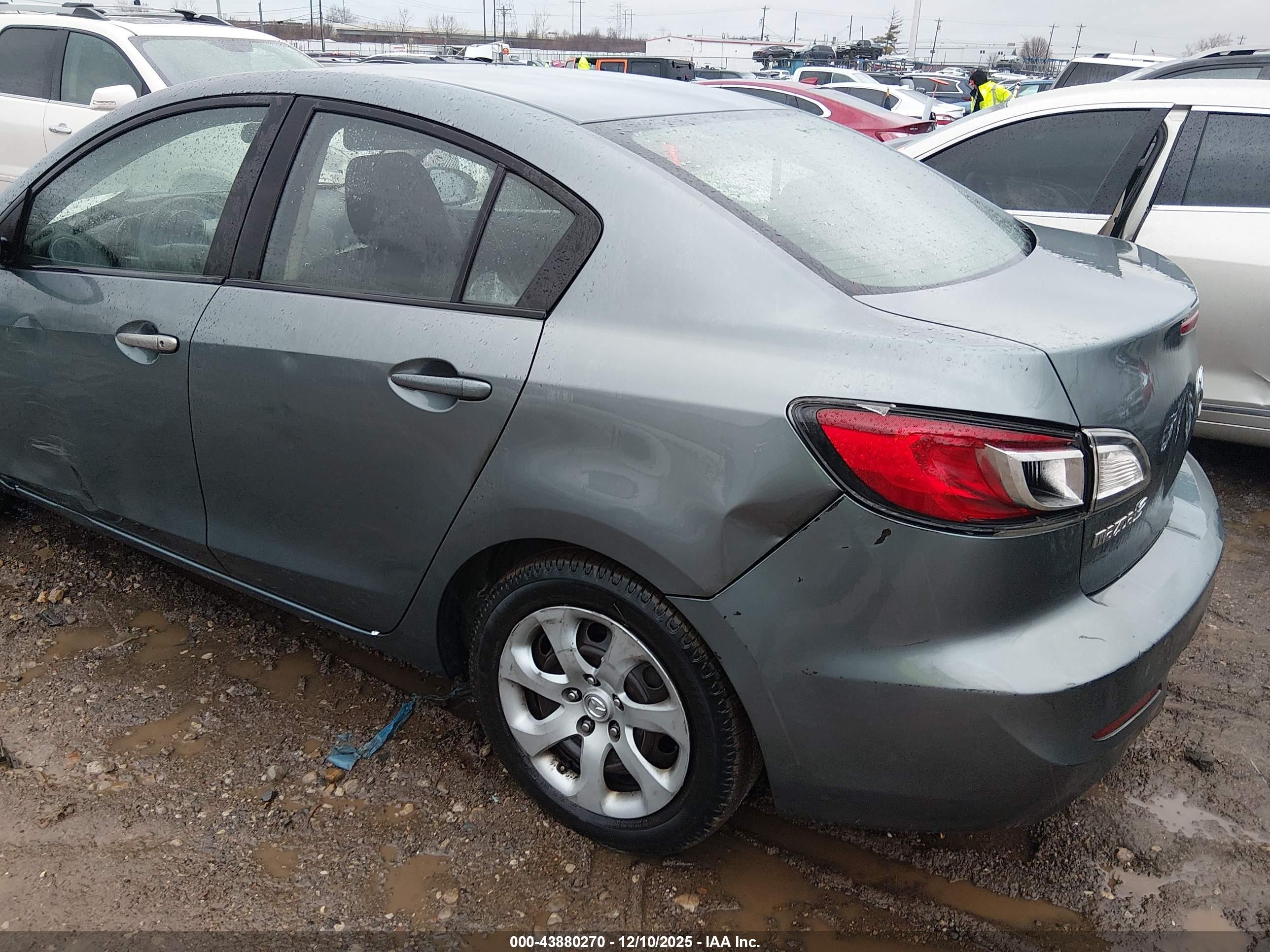 MAZDA MAZDA3 image 3
