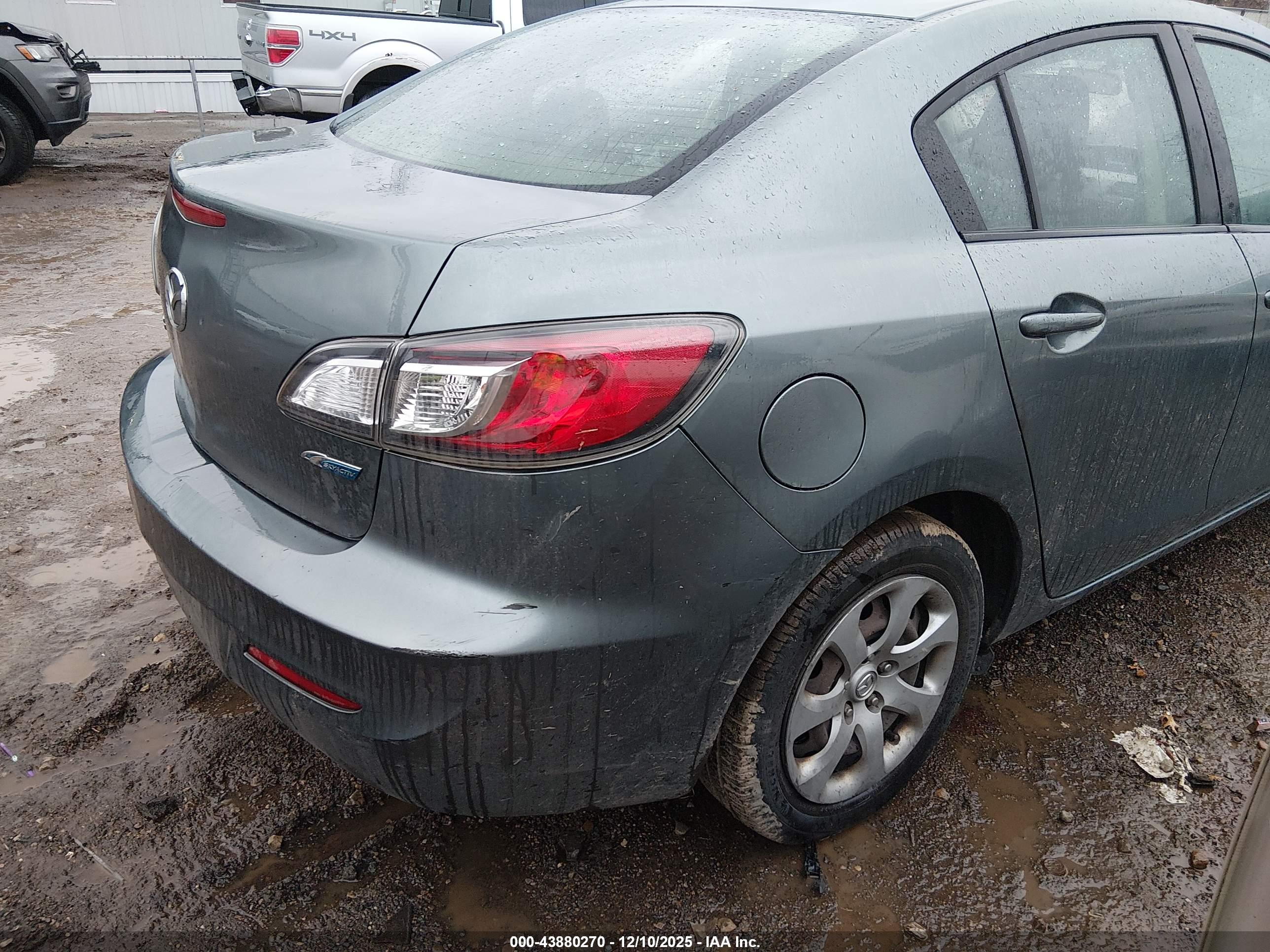 MAZDA MAZDA3 image 4