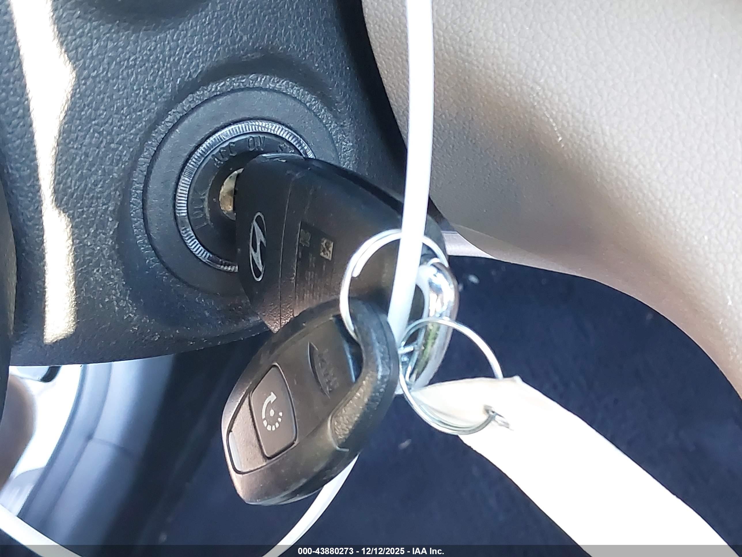 HYUNDAI TUCSON image 11