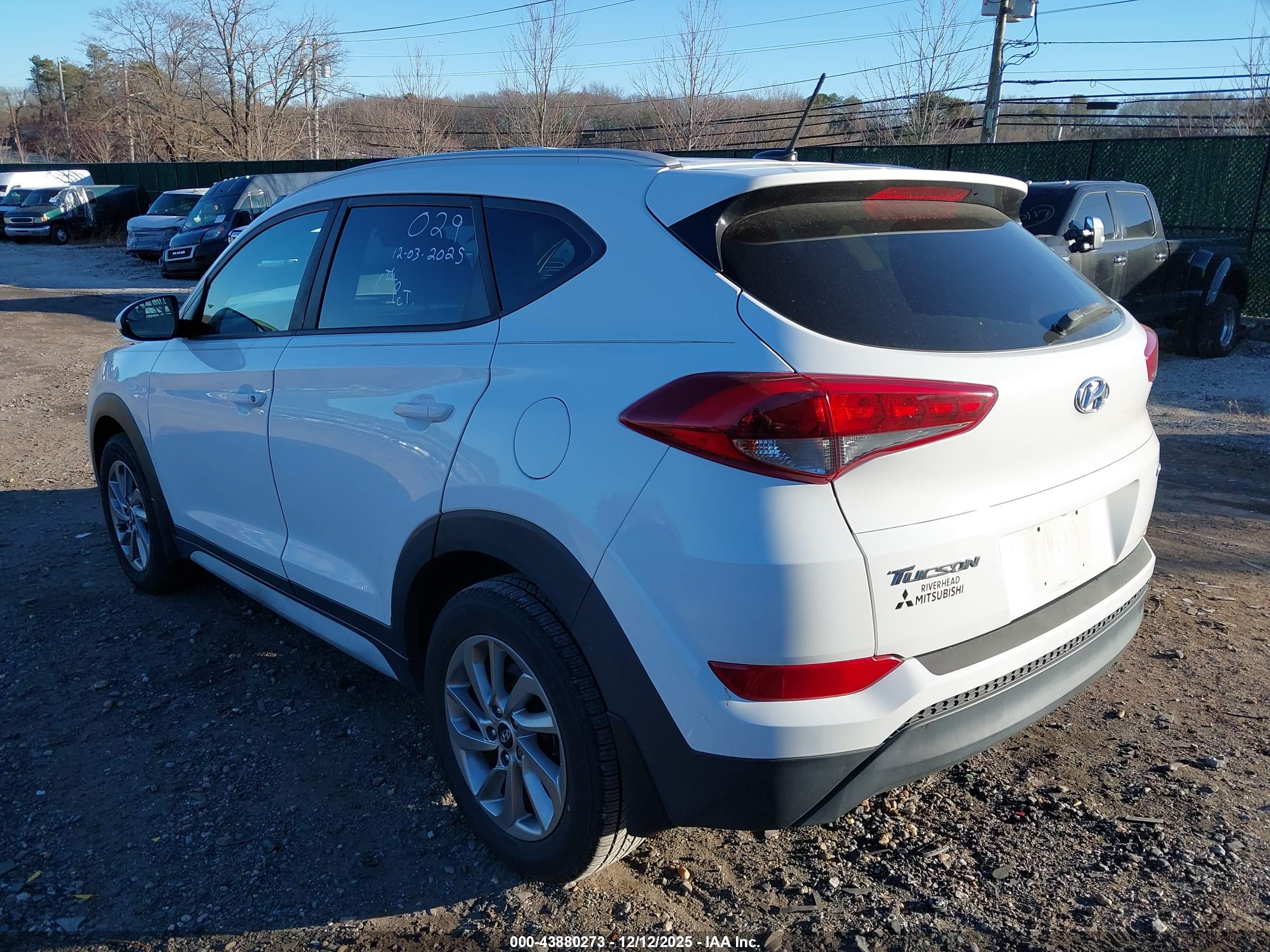 HYUNDAI TUCSON image 3
