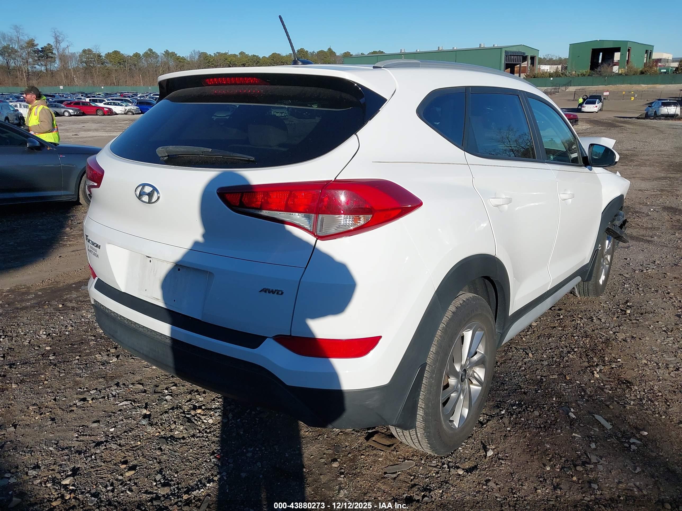 HYUNDAI TUCSON image 4