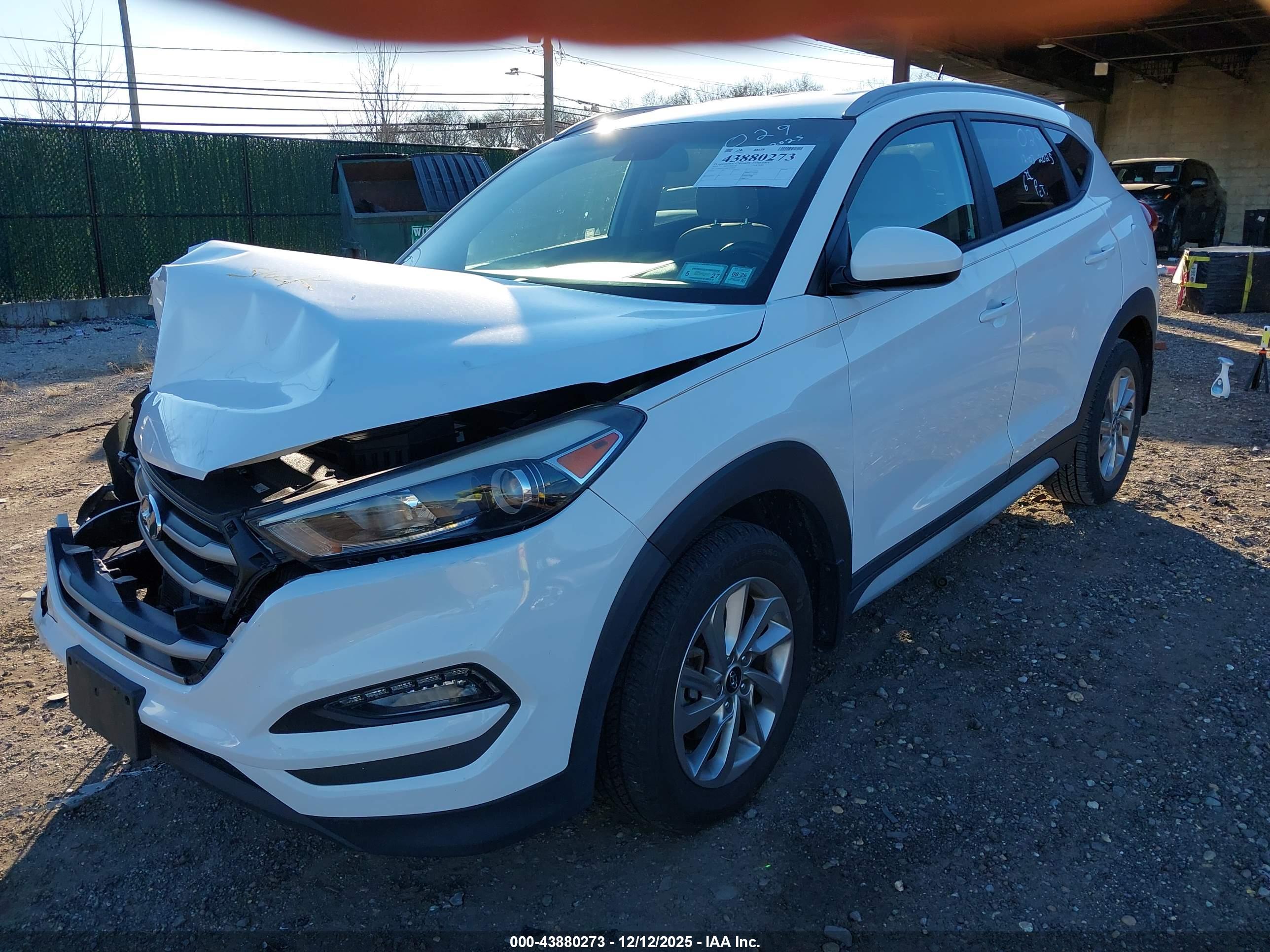 HYUNDAI TUCSON image 6