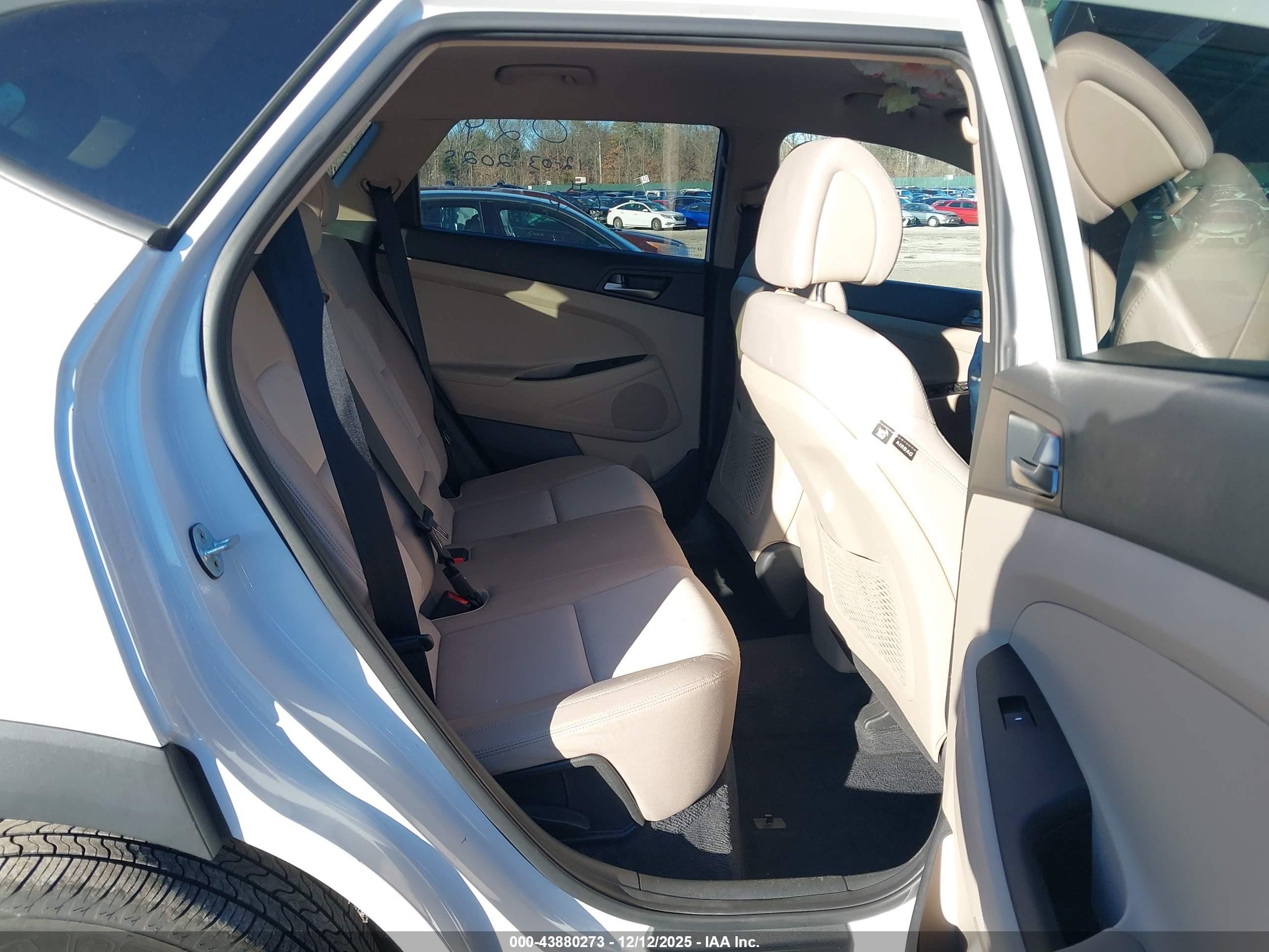 HYUNDAI TUCSON image 8