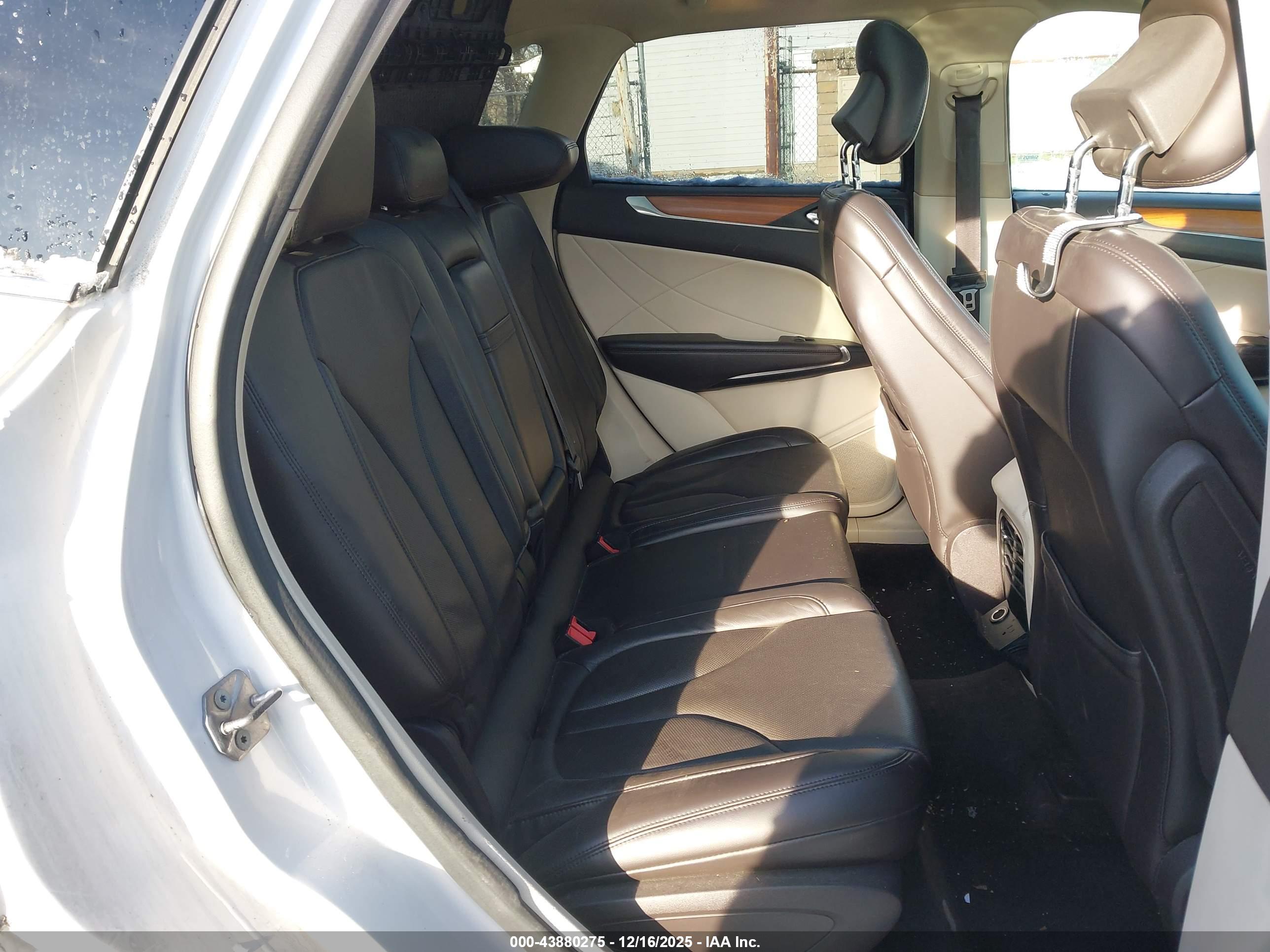 LINCOLN MKC image 8