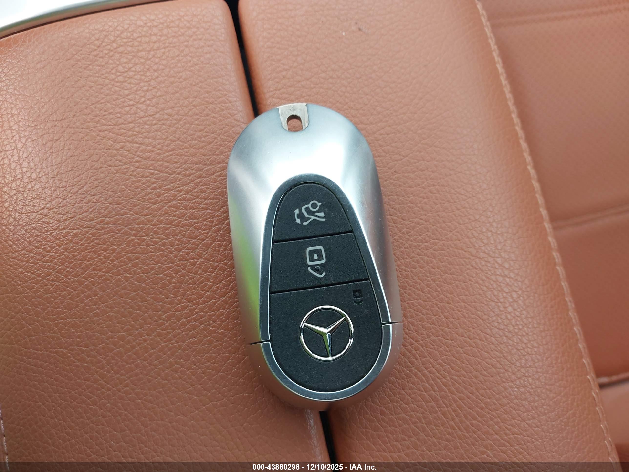 MERCEDES-BENZ C image 11