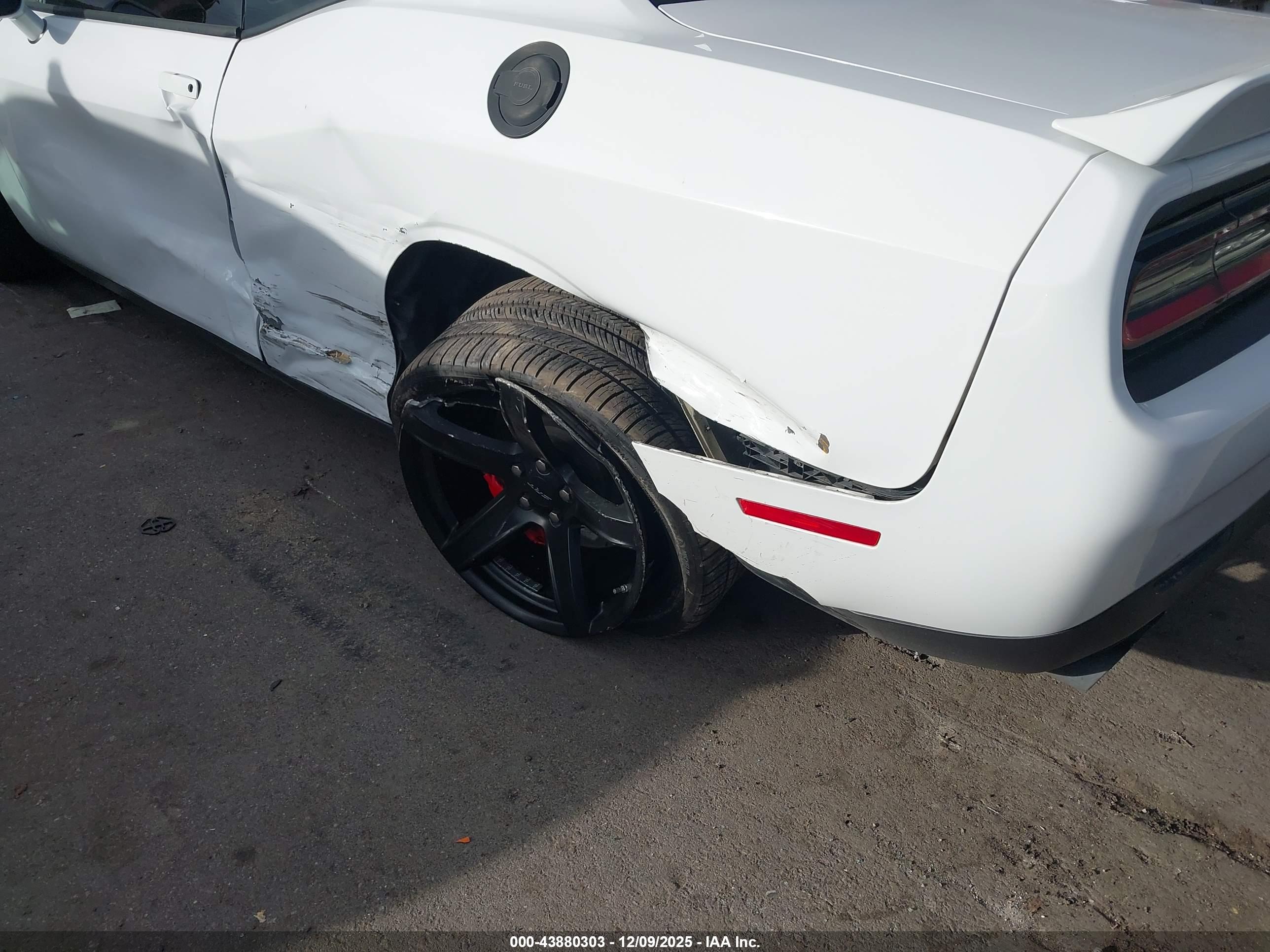 DODGE CHALLENGER image 6