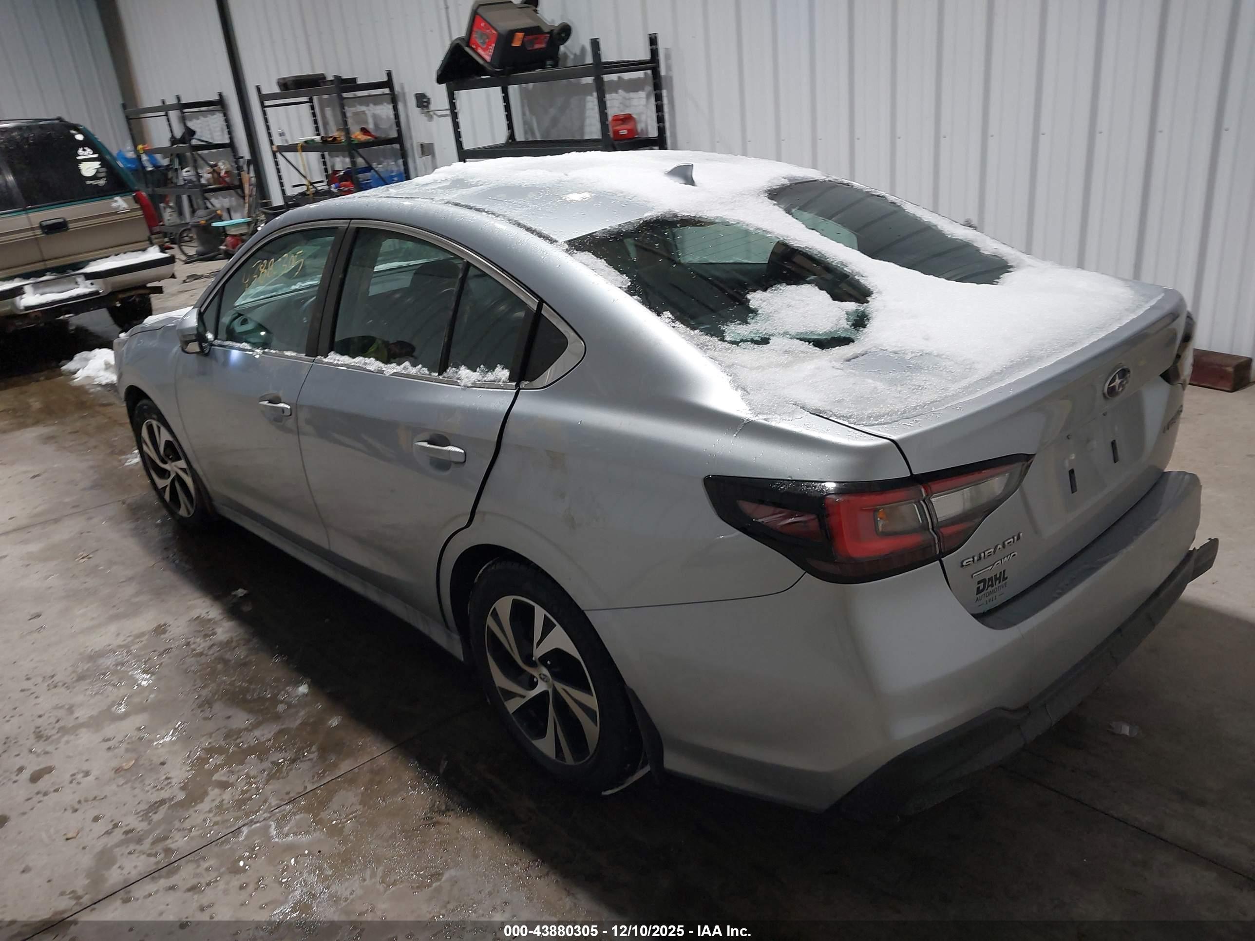 SUBARU LEGACY image 3
