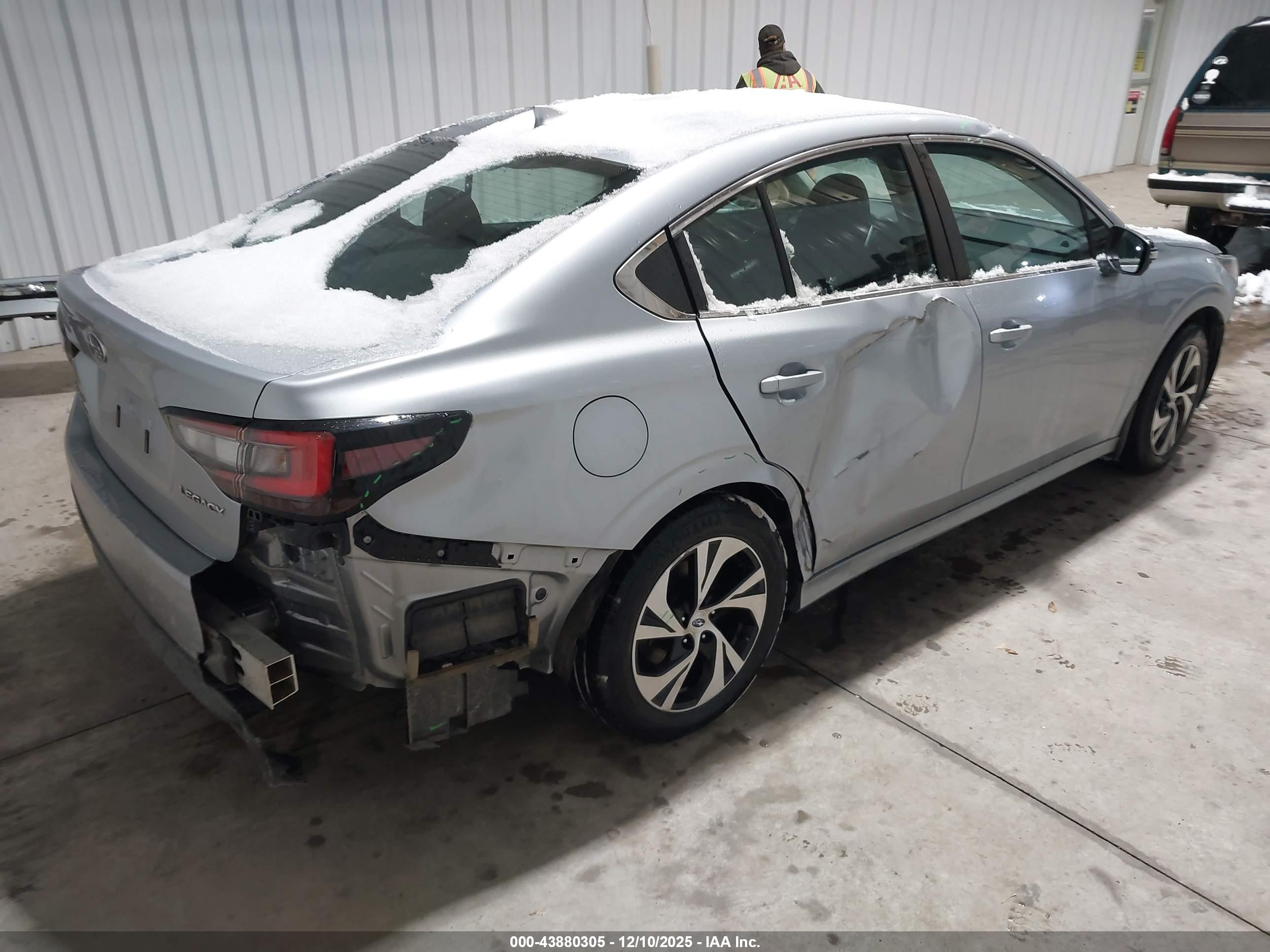 SUBARU LEGACY image 4