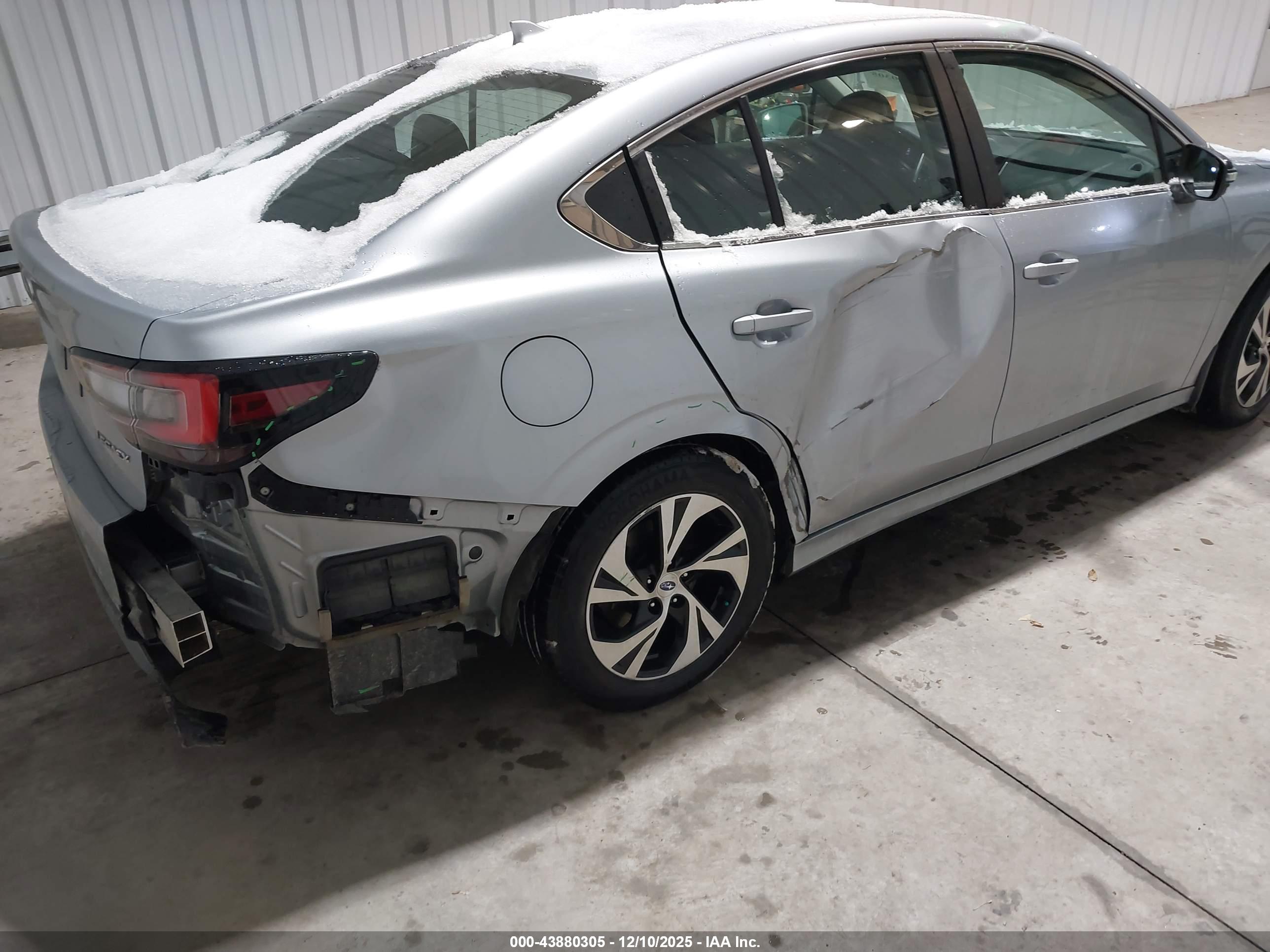 SUBARU LEGACY image 6