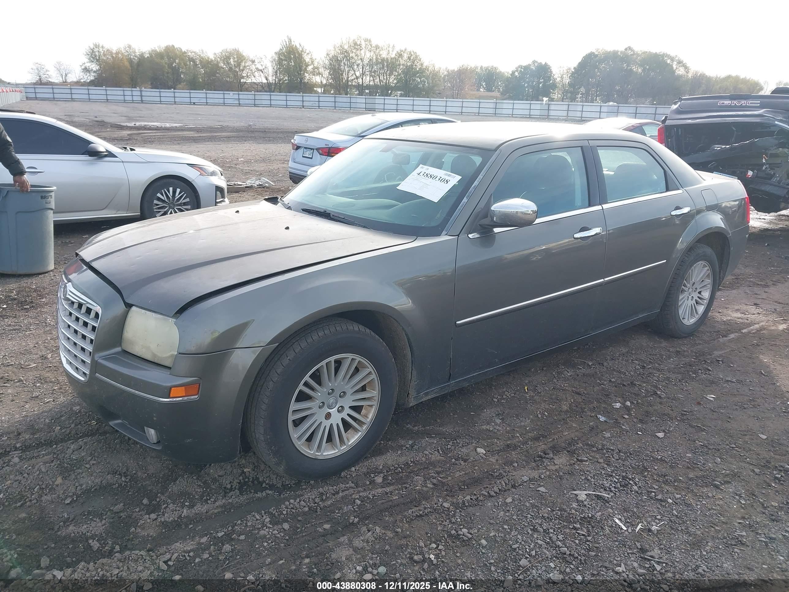 CHRYSLER 300 image 2