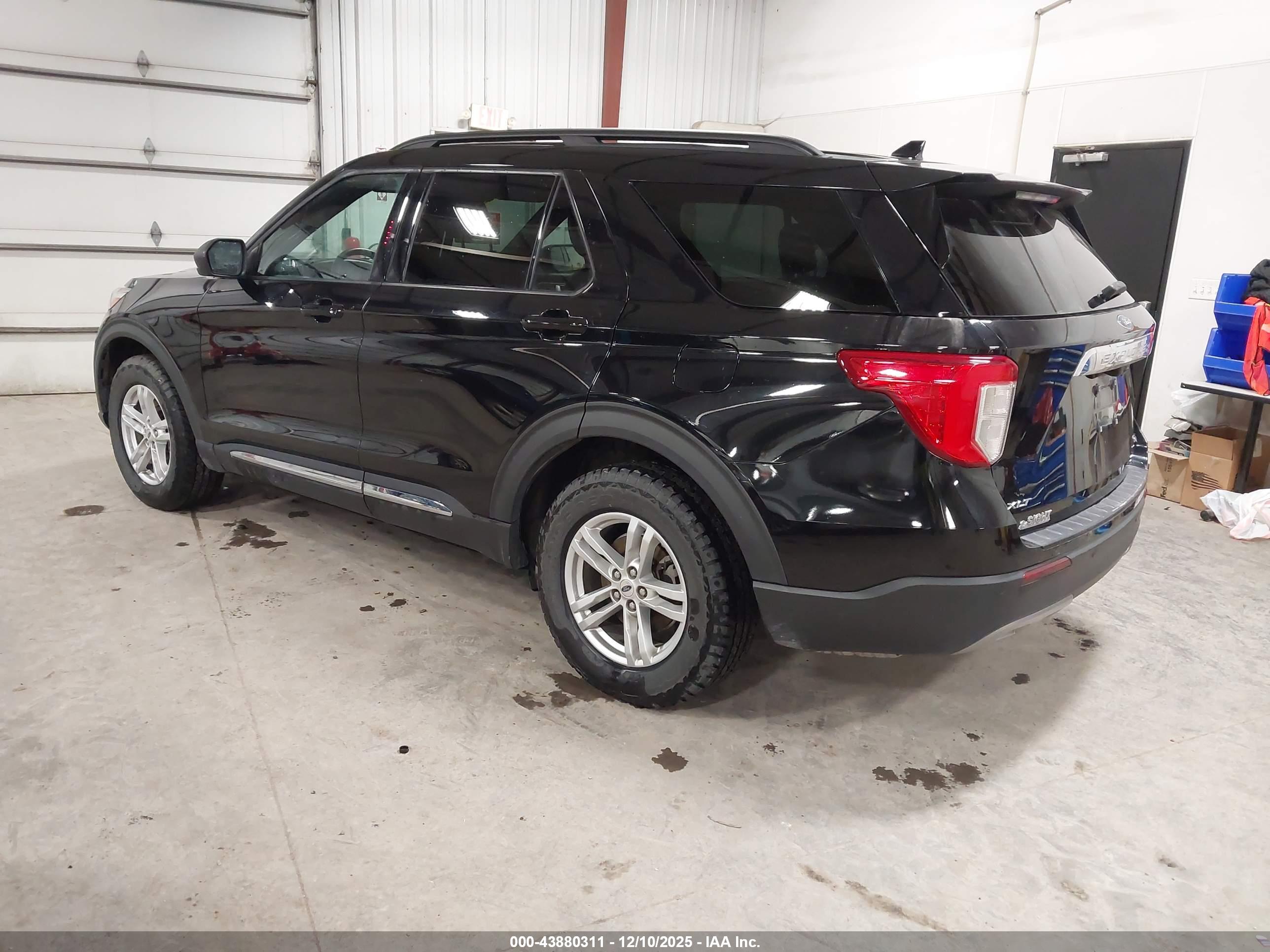 FORD EXPLORER image 3