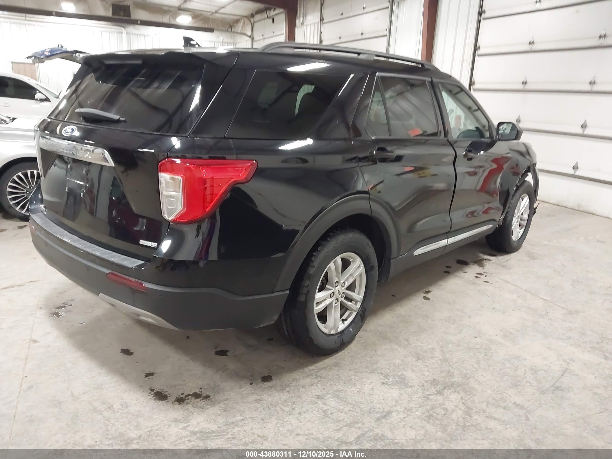 FORD EXPLORER image 4