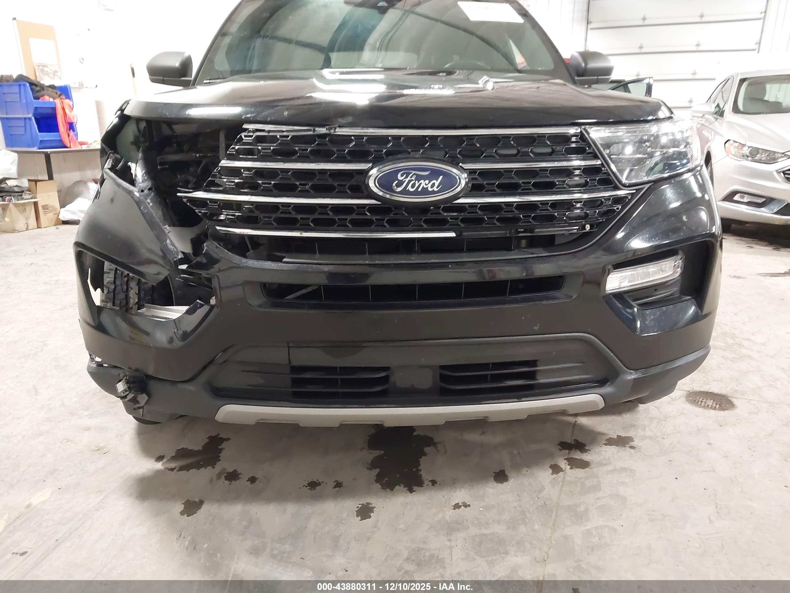 FORD EXPLORER image 6