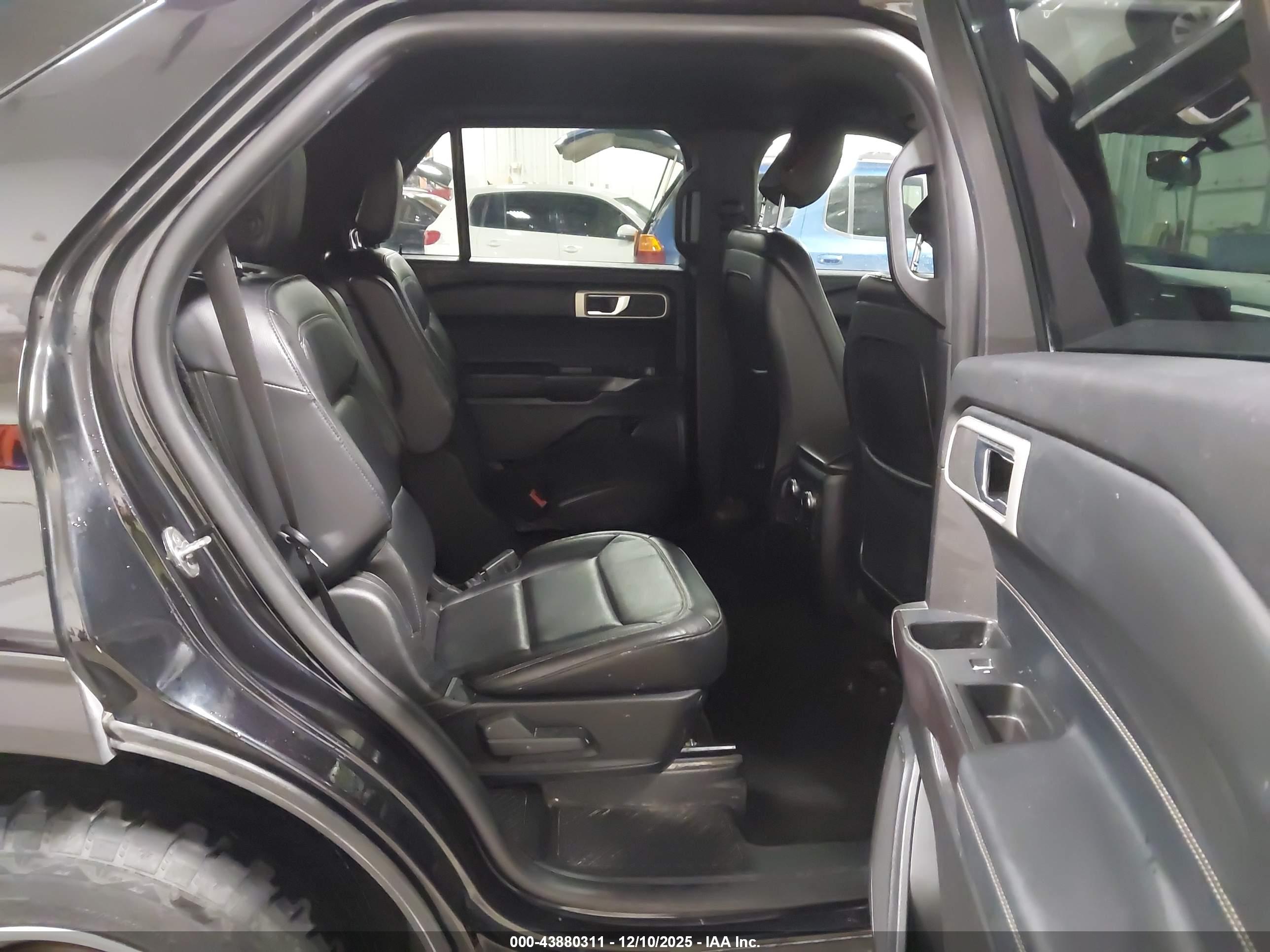 FORD EXPLORER image 8