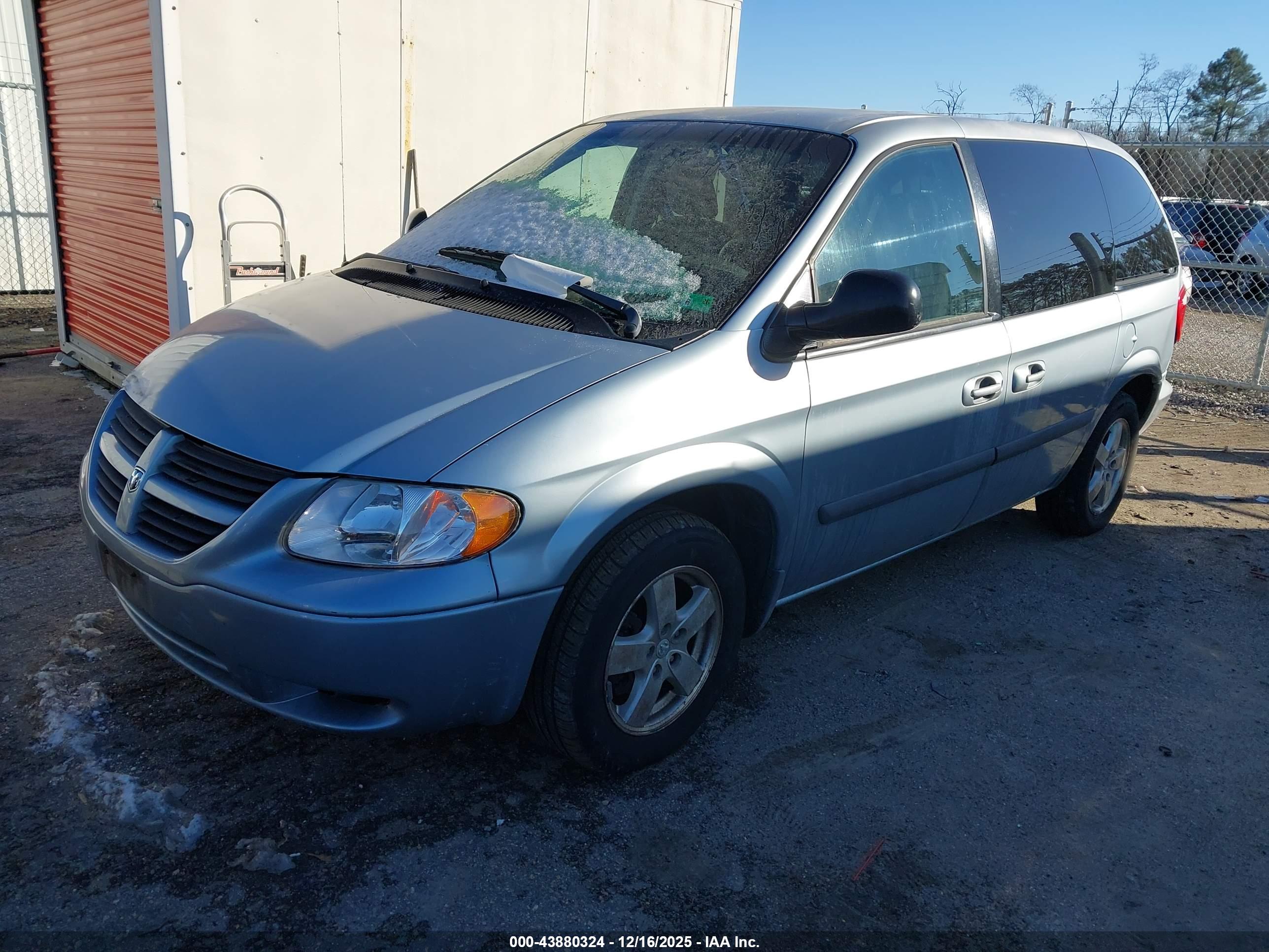 DODGE CARAVAN image 2