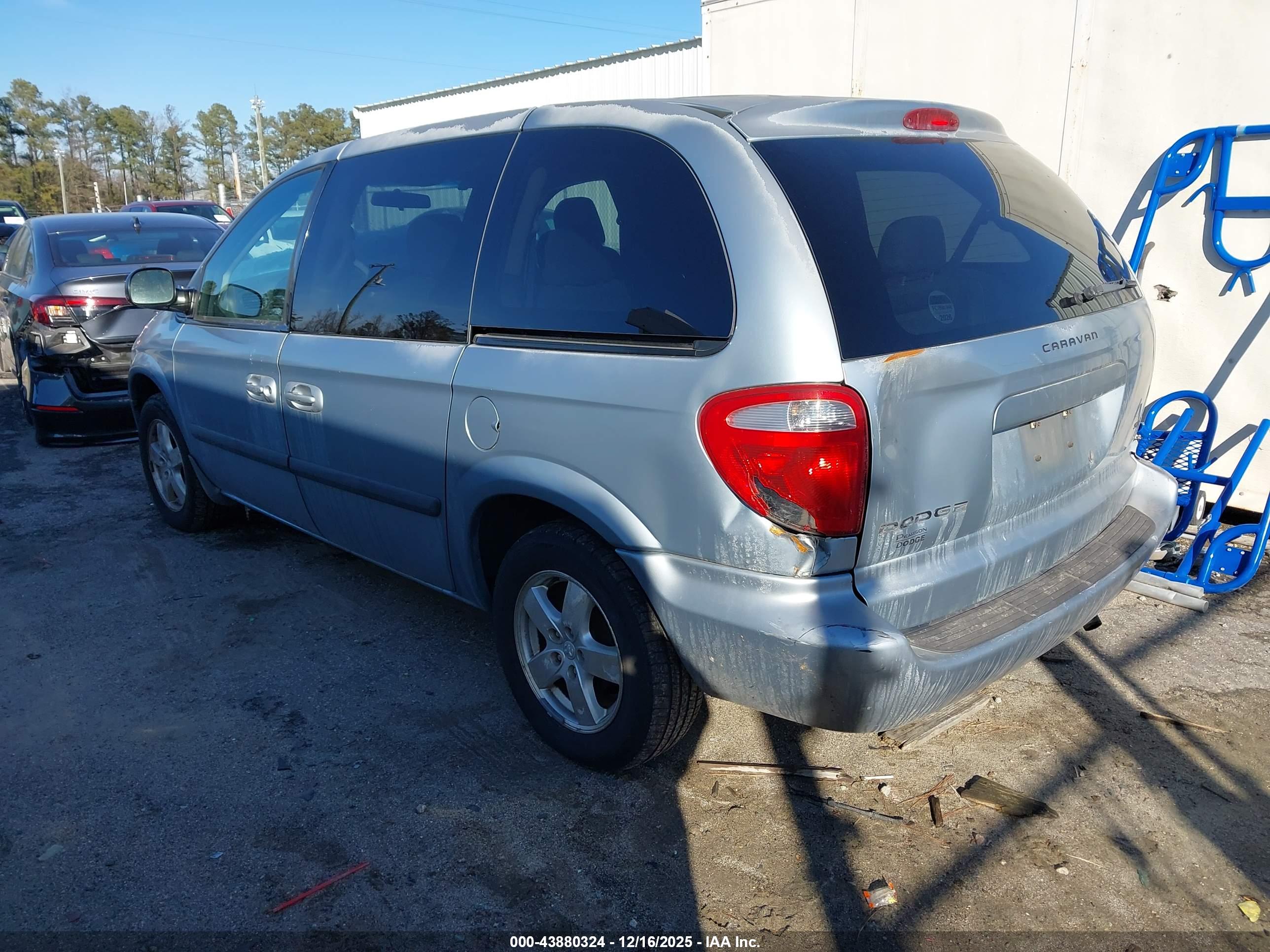 DODGE CARAVAN image 3