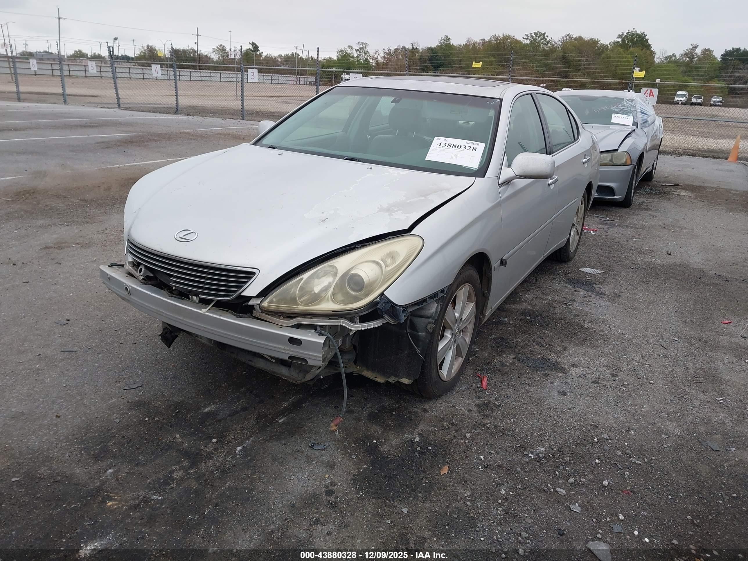 LEXUS ES image 2