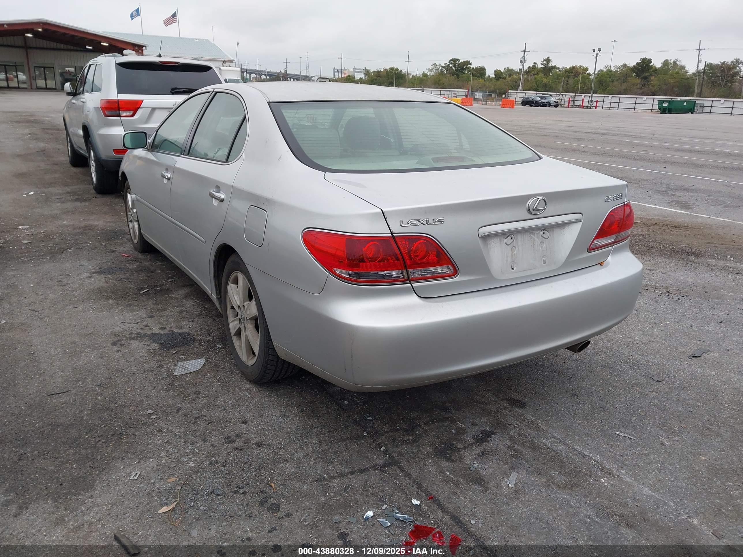 LEXUS ES image 3