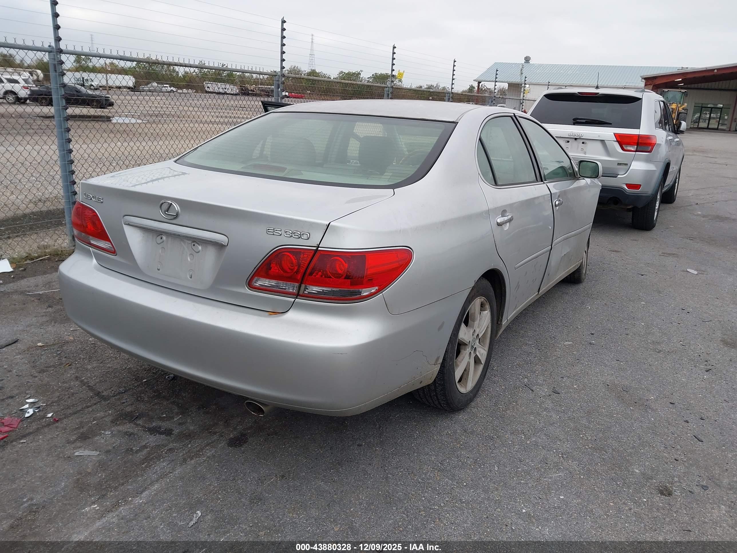 LEXUS ES image 4