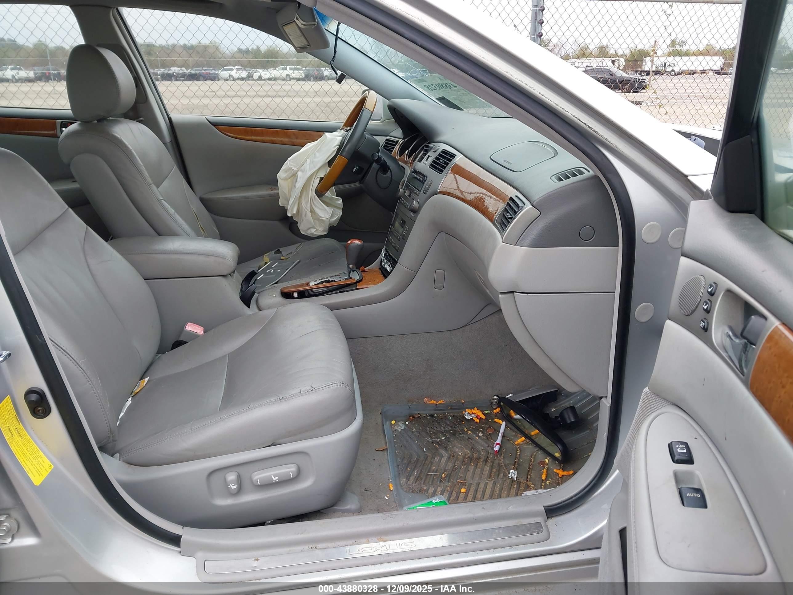 LEXUS ES image 5