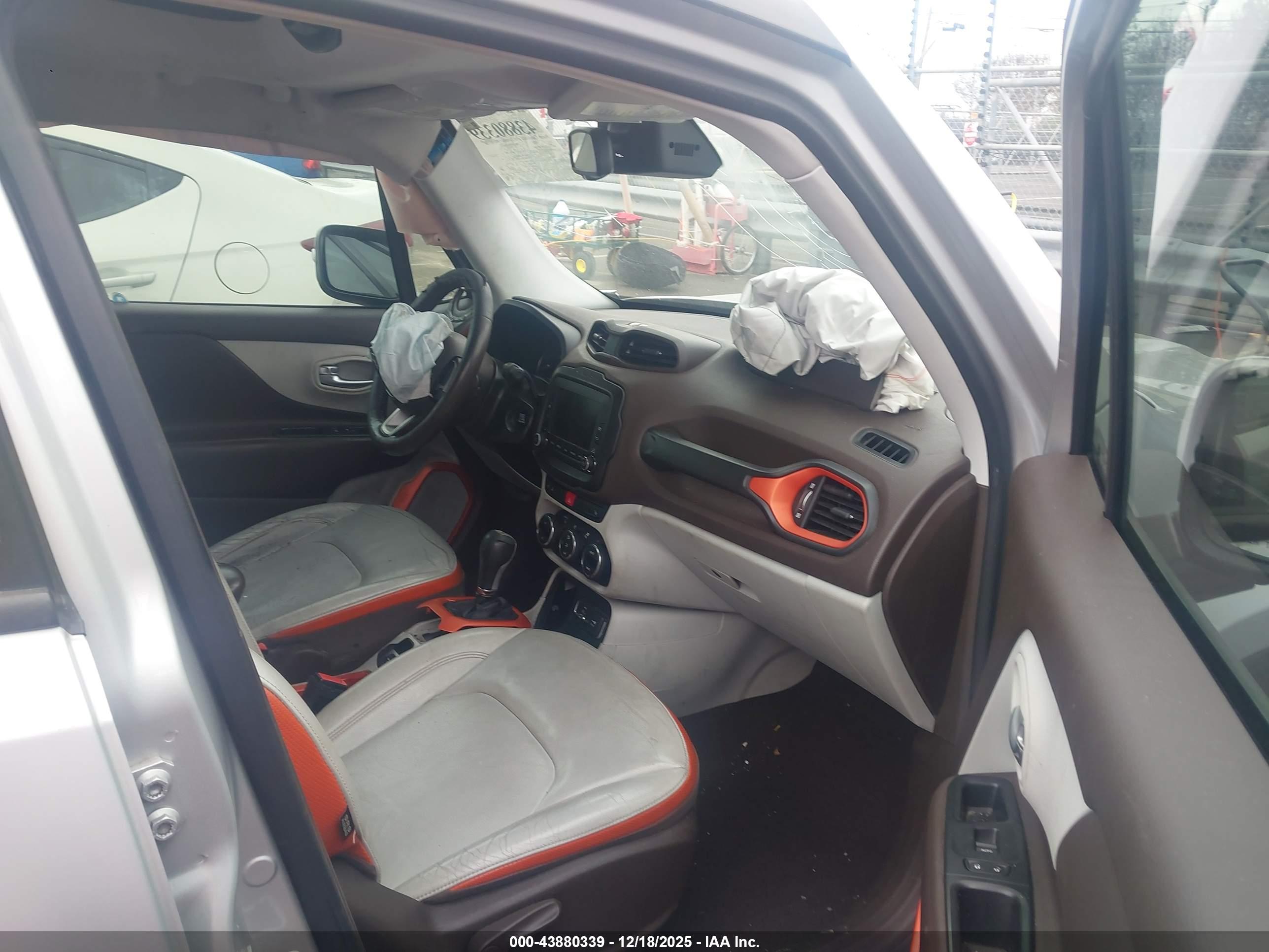 JEEP RENEGADE image 5
