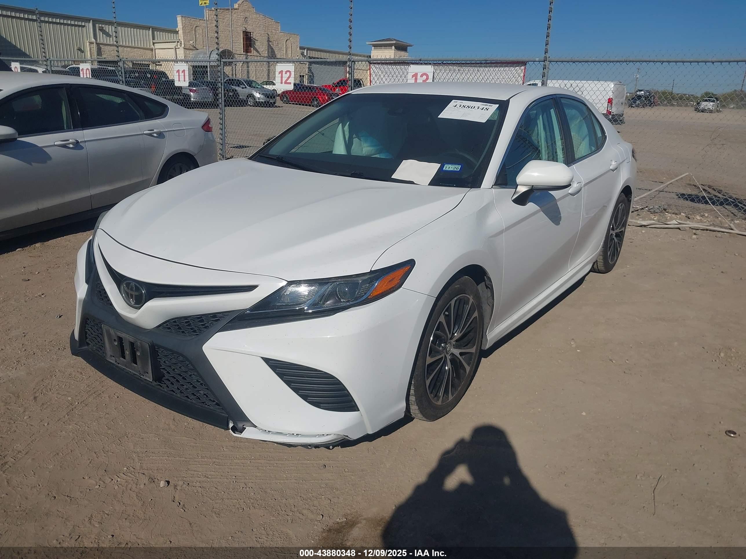 TOYOTA CAMRY image 2