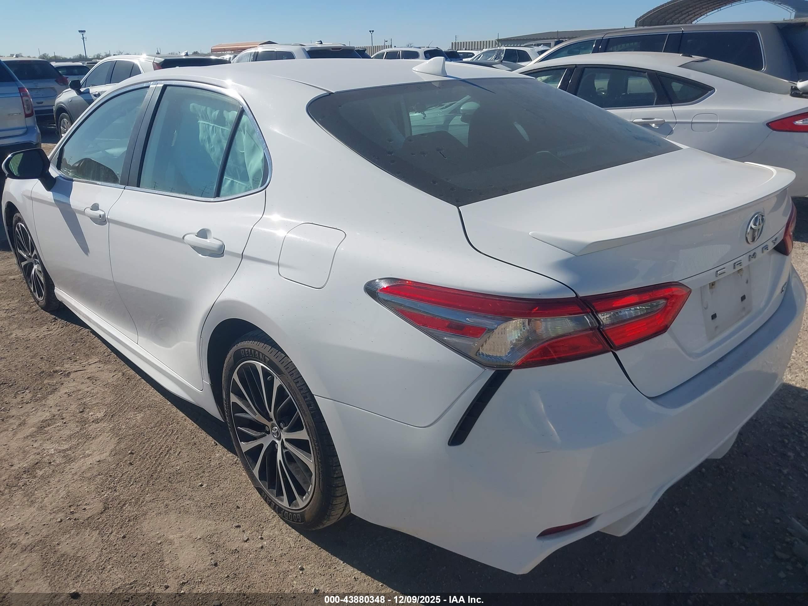 TOYOTA CAMRY image 3