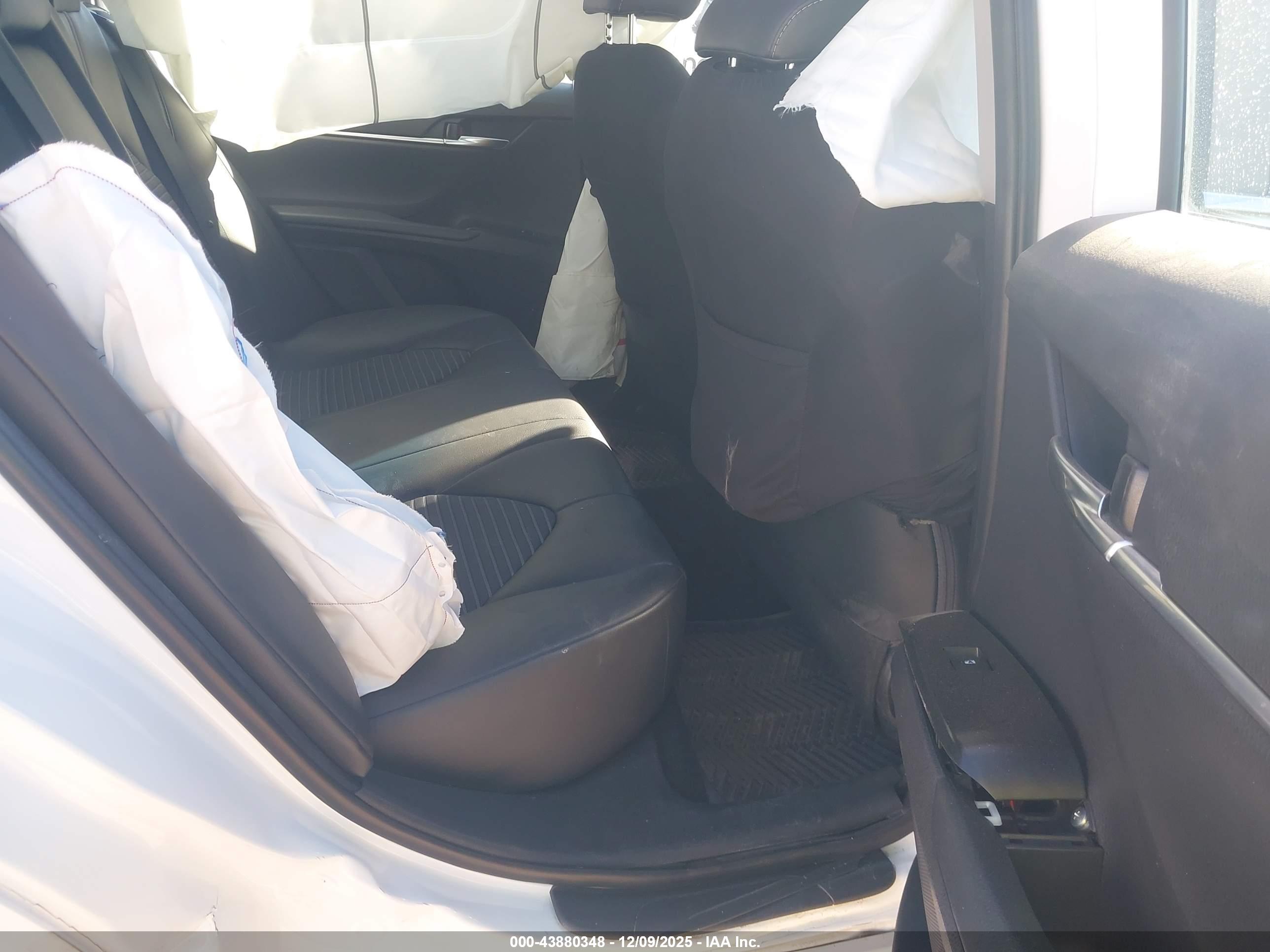 TOYOTA CAMRY image 8