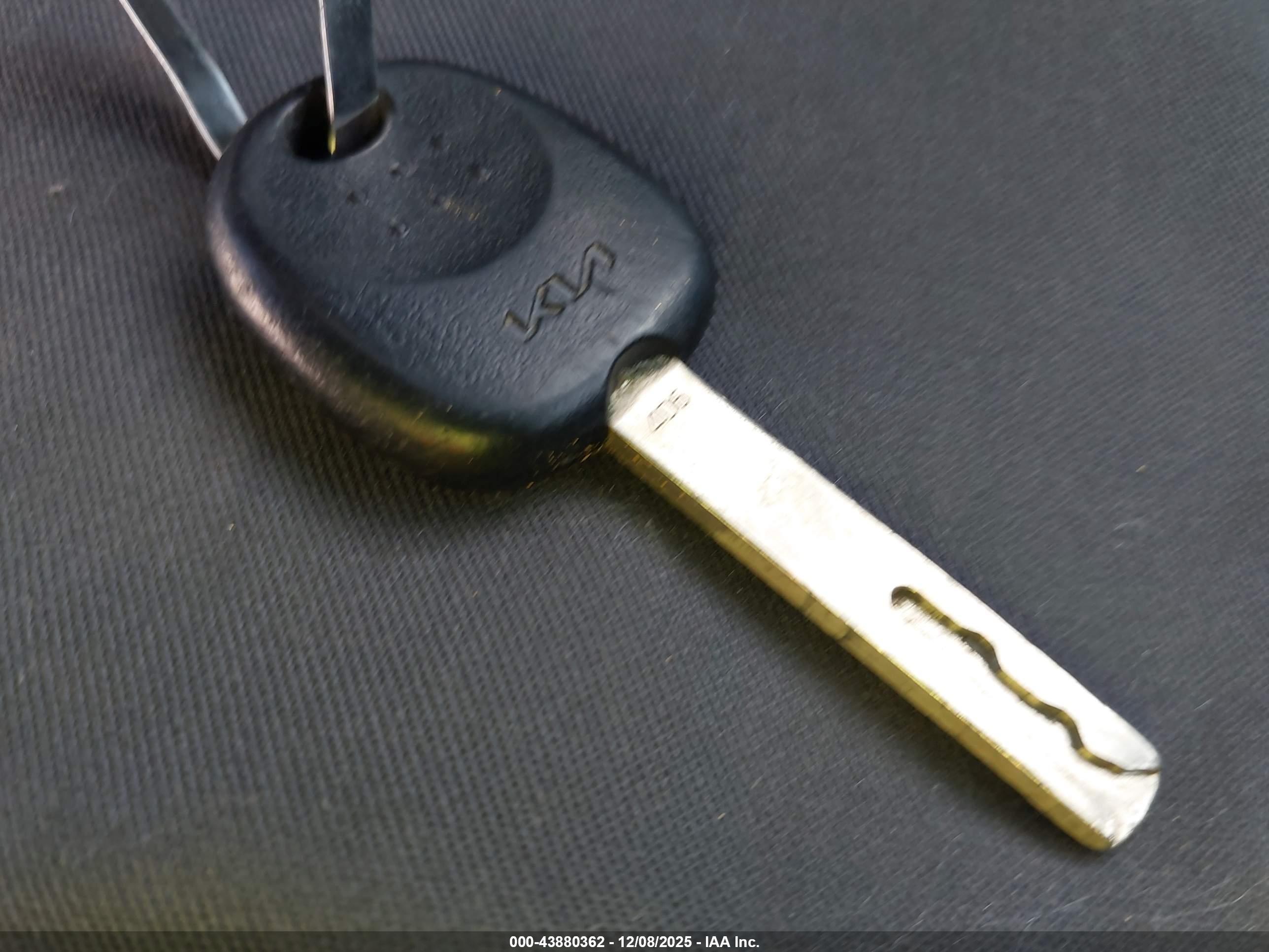 KIA RIO image 11