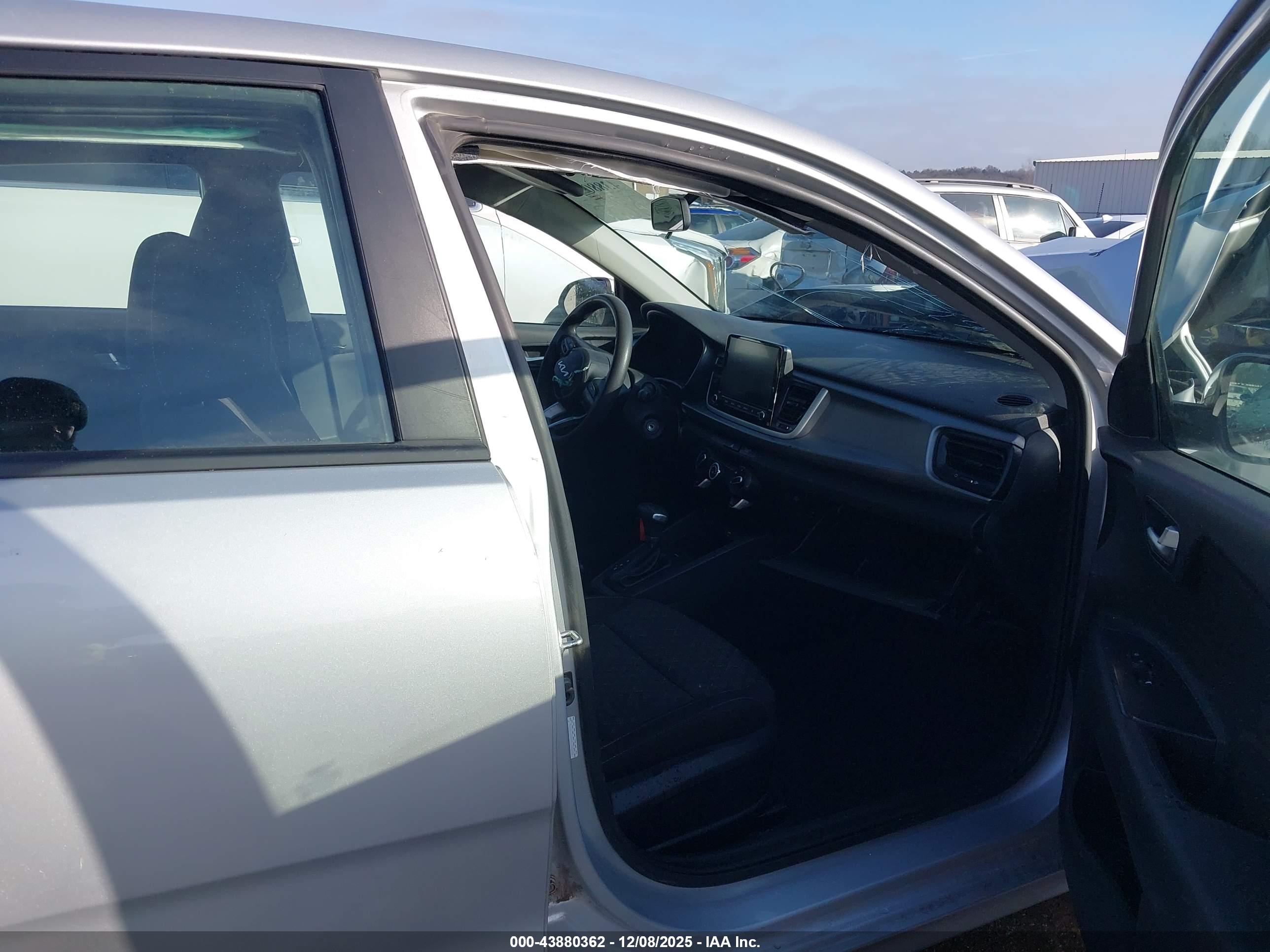 KIA RIO image 5