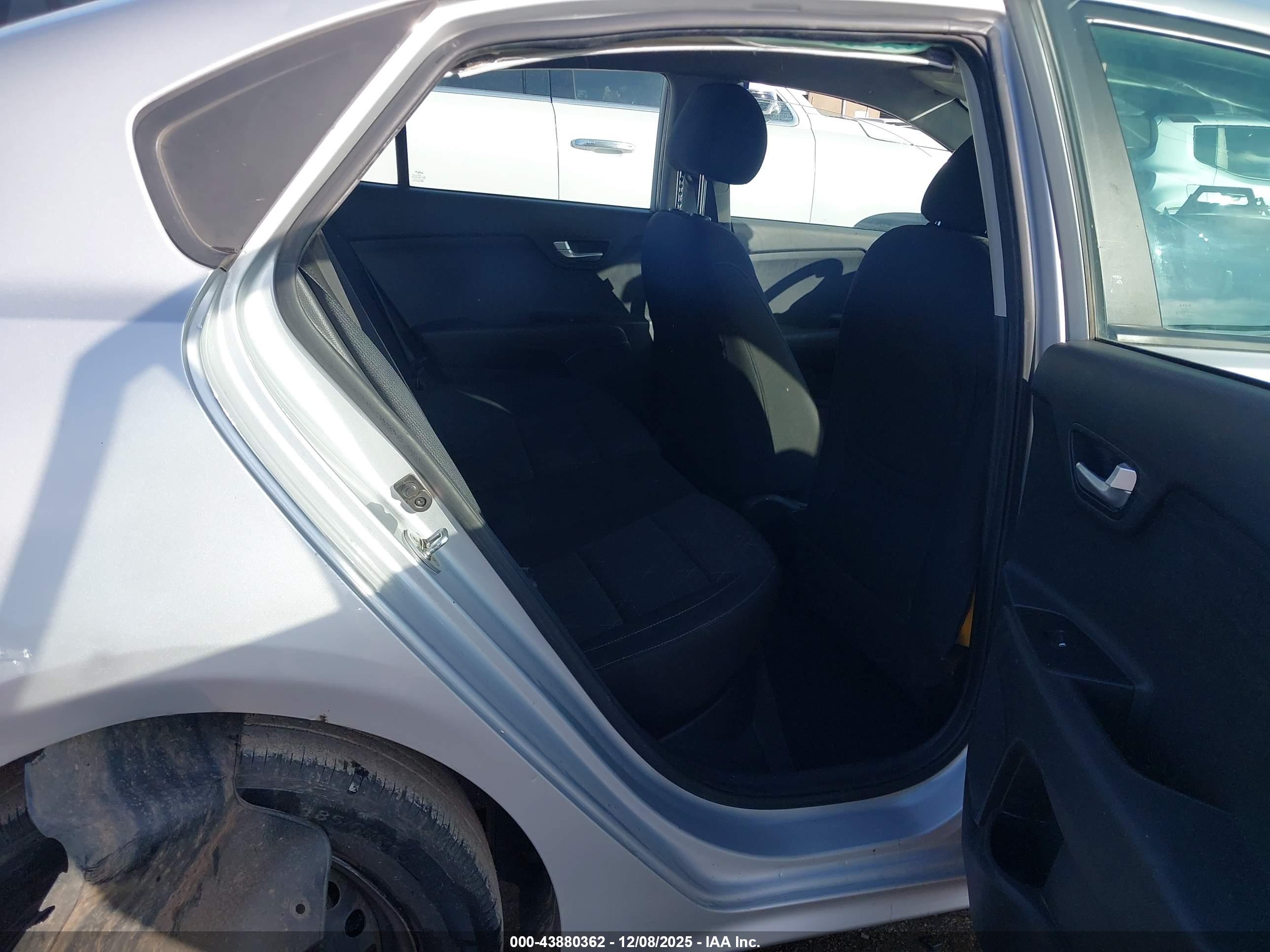 KIA RIO image 8