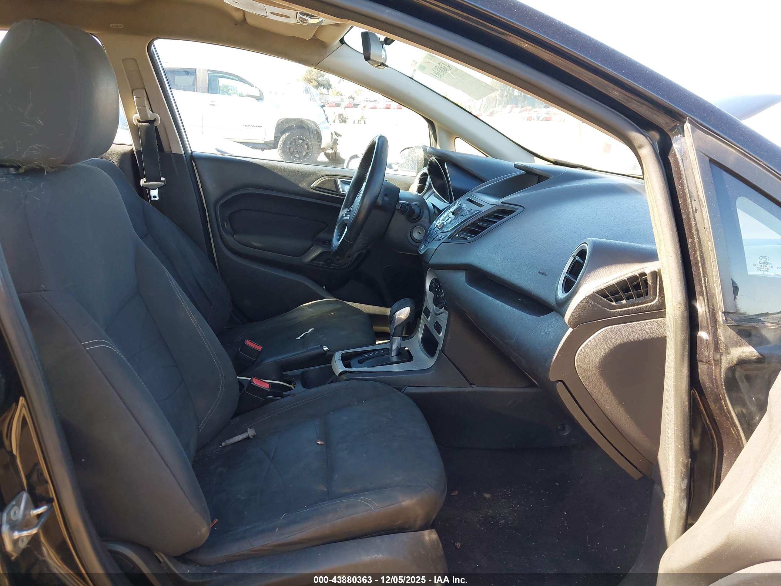 FORD FIESTA image 5
