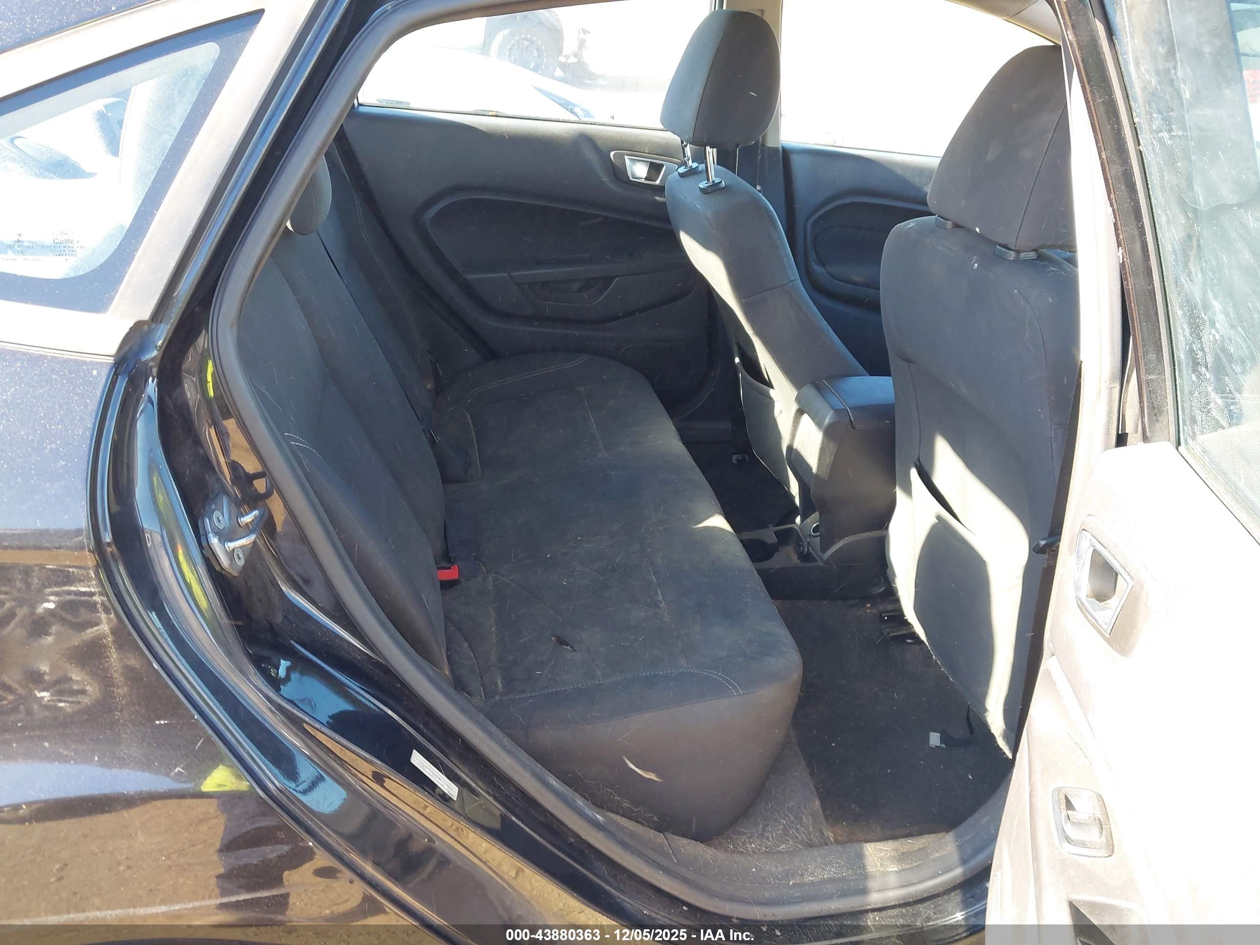 FORD FIESTA image 8