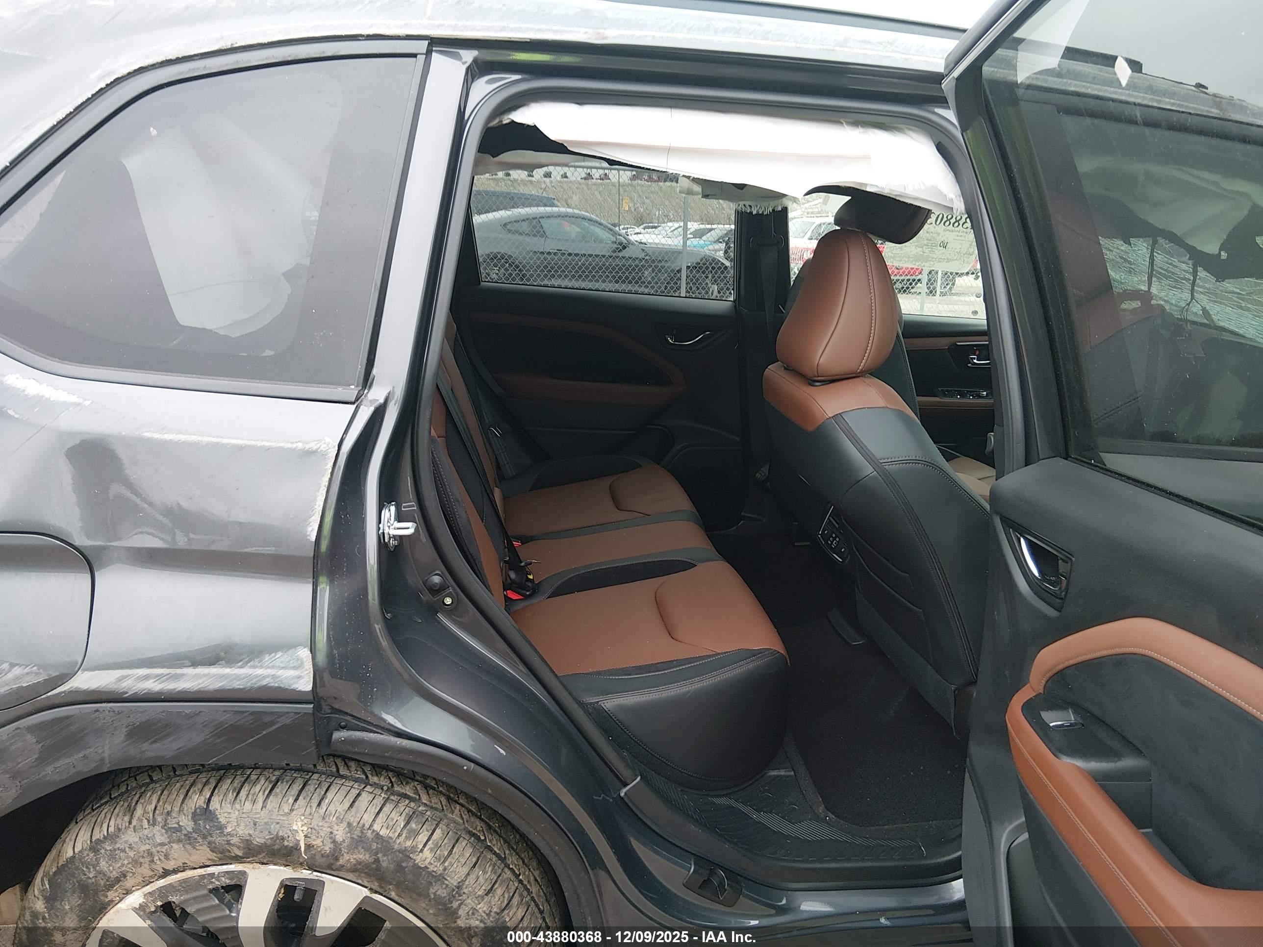 SUBARU FORESTER image 8