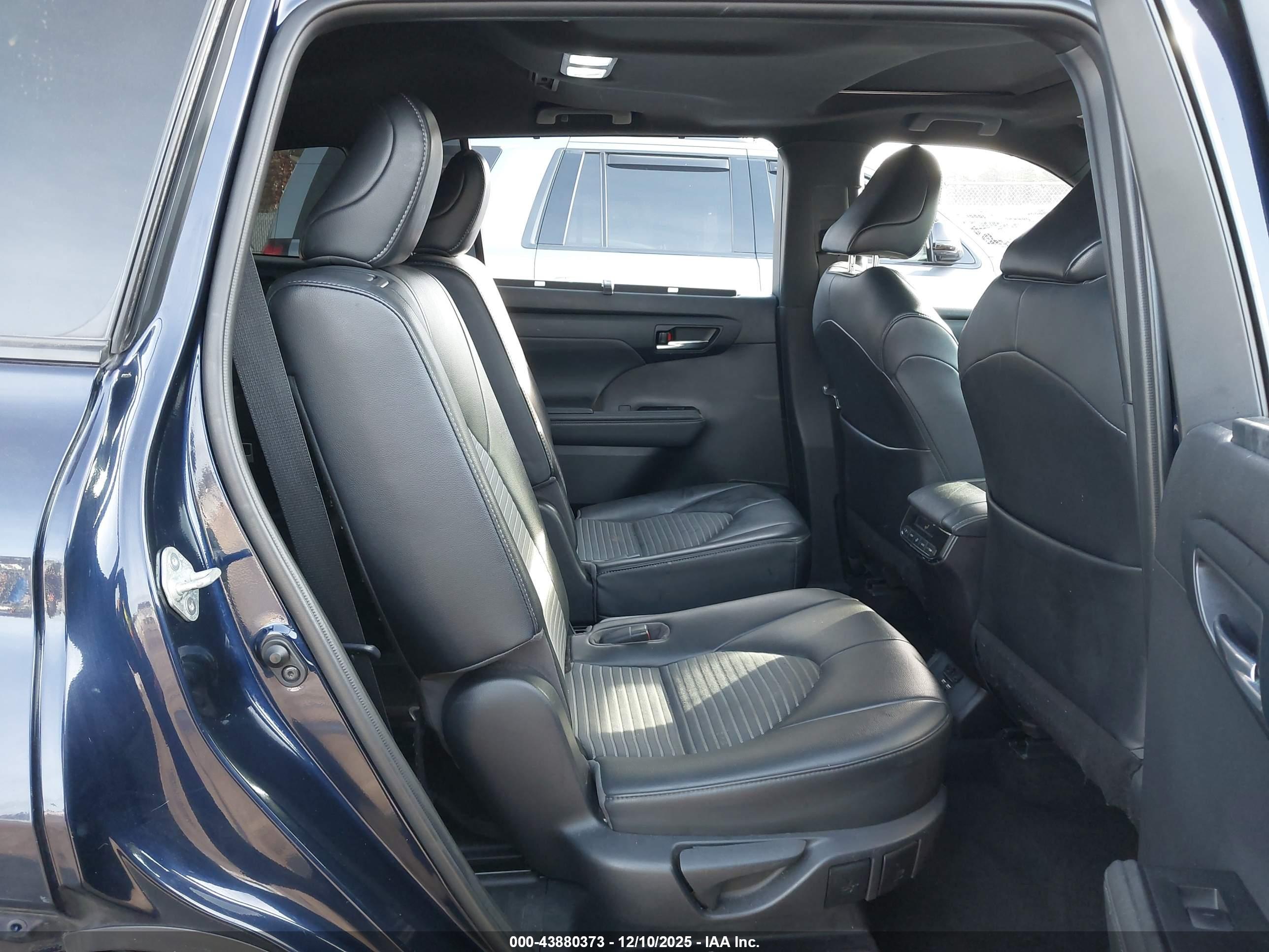 TOYOTA HIGHLANDER image 8