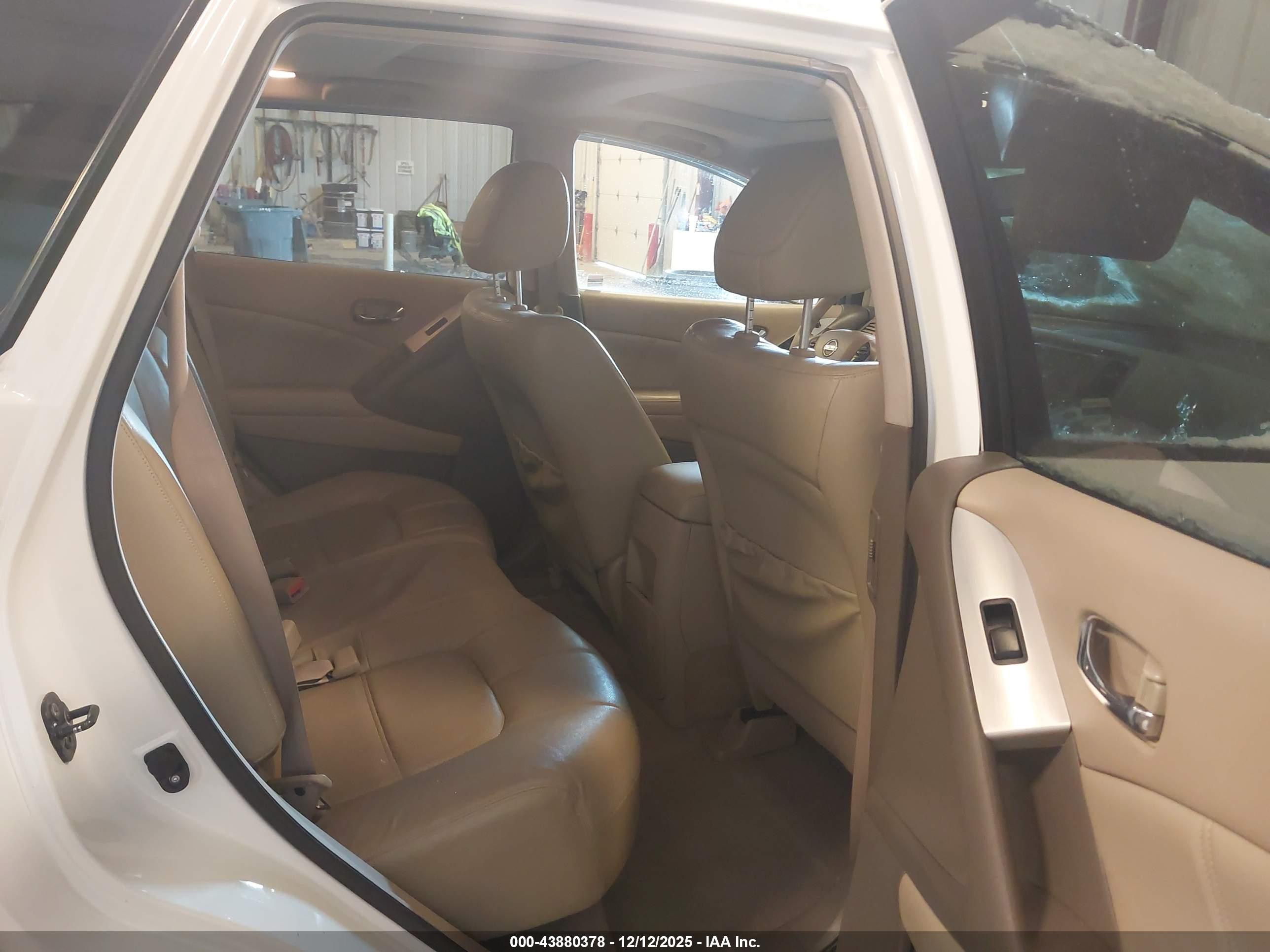 NISSAN MURANO image 8